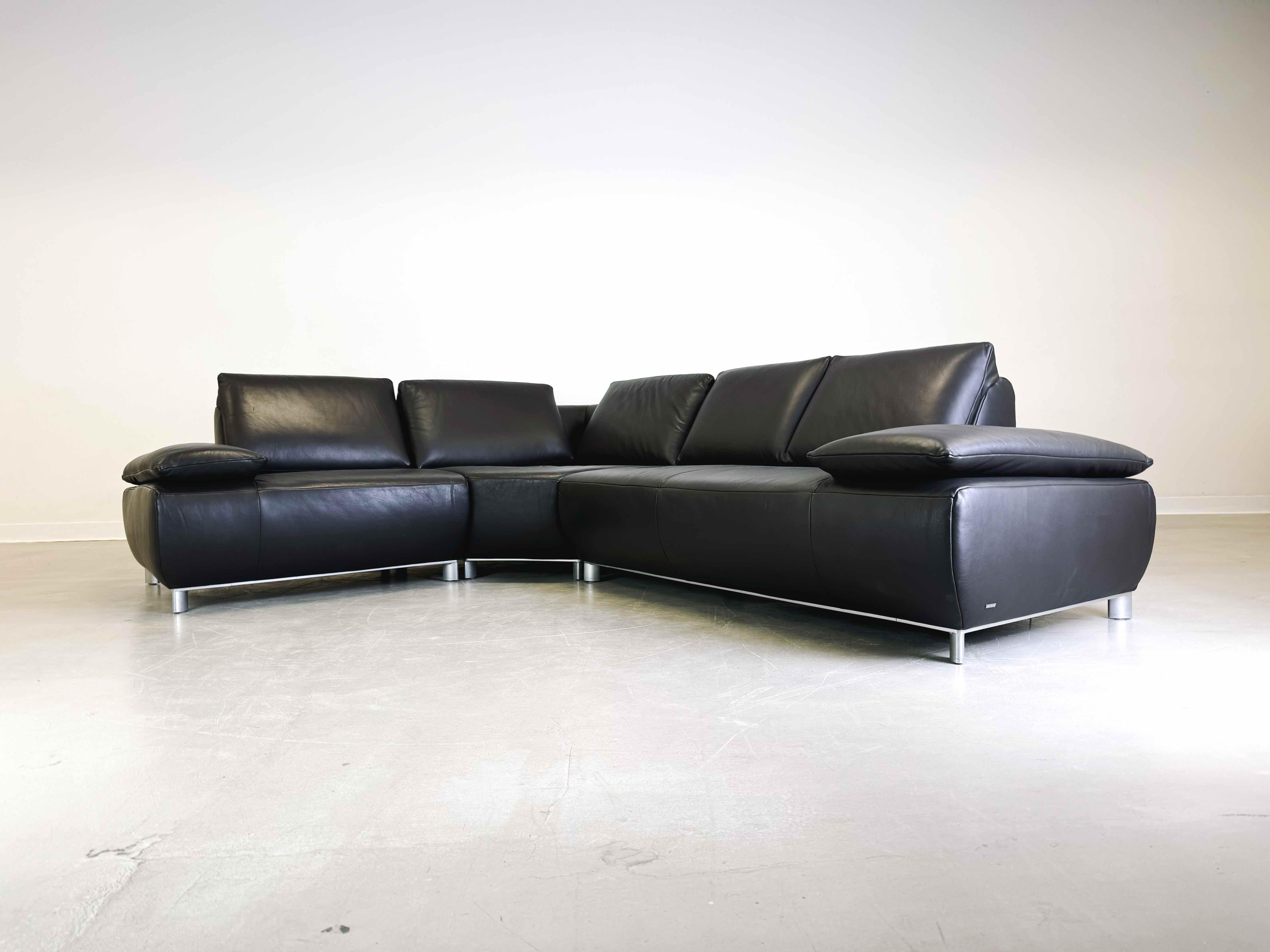 We are offering a beautiful corner sofa/couch incl. armchair from Koinor (model: Volare) for sale. The armrests (and backrest of the armchair) can be adjusted to different angles.

Condition: Good used condition with age-related signs of wear. (see