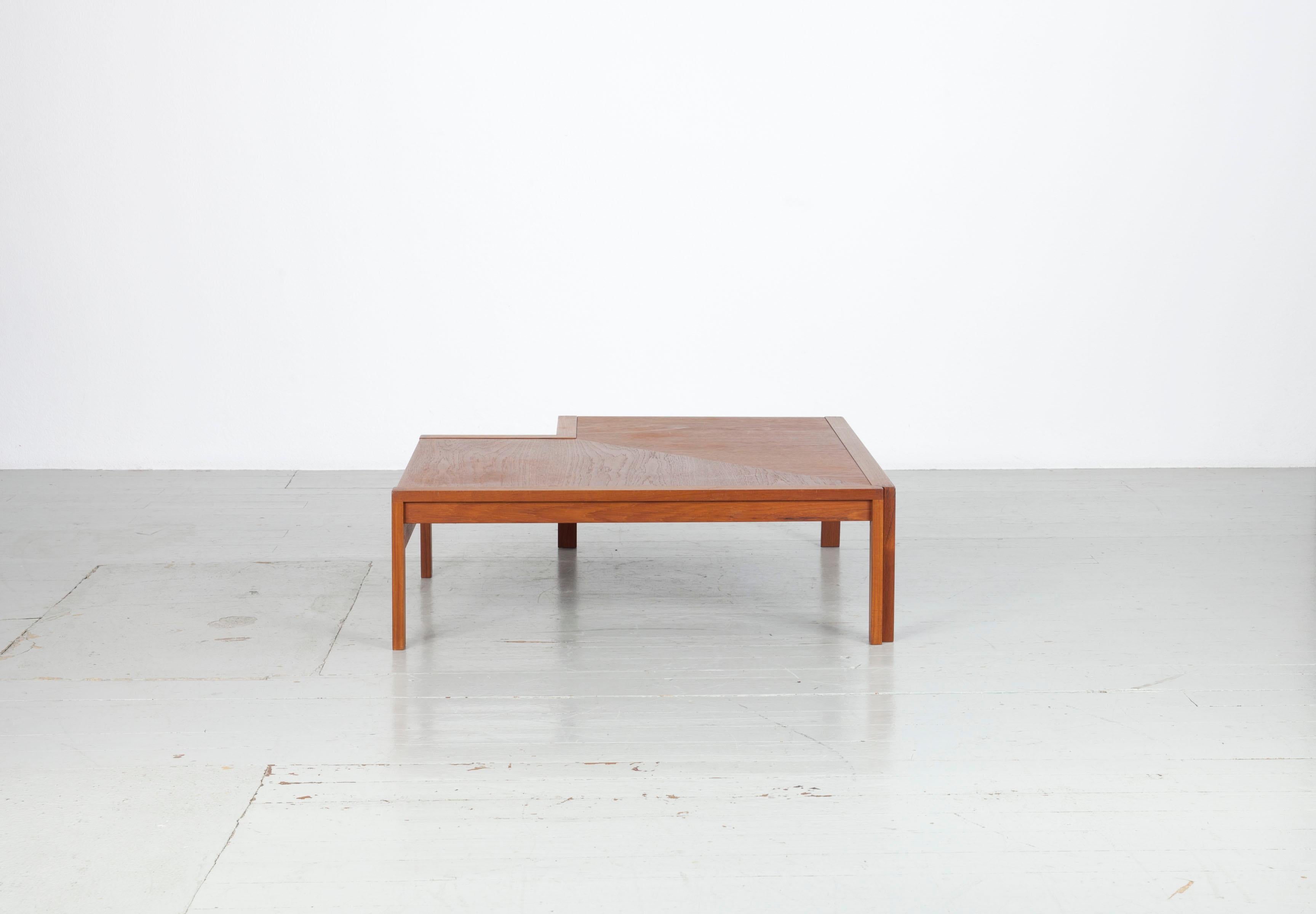 Teak Corner Sofatable from Ole Knudsen & Torben Lind, France & Son, 1960s For Sale