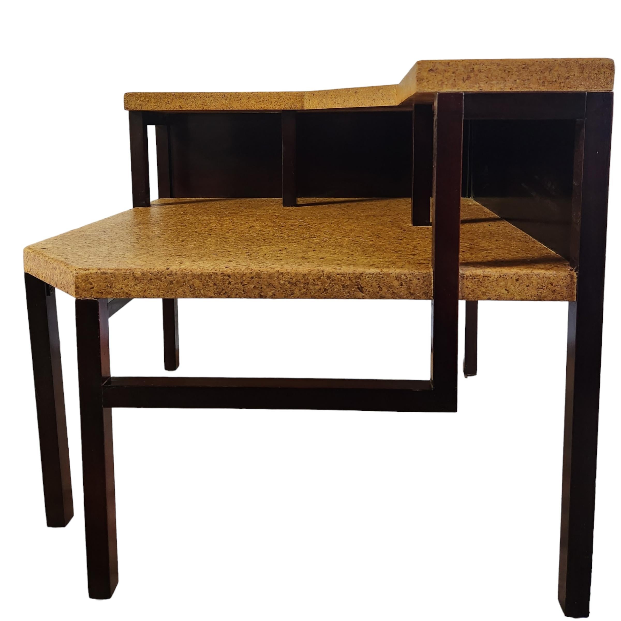 Fait main Table d'angle de Paul Frankl pour Johnson Furniture en vente