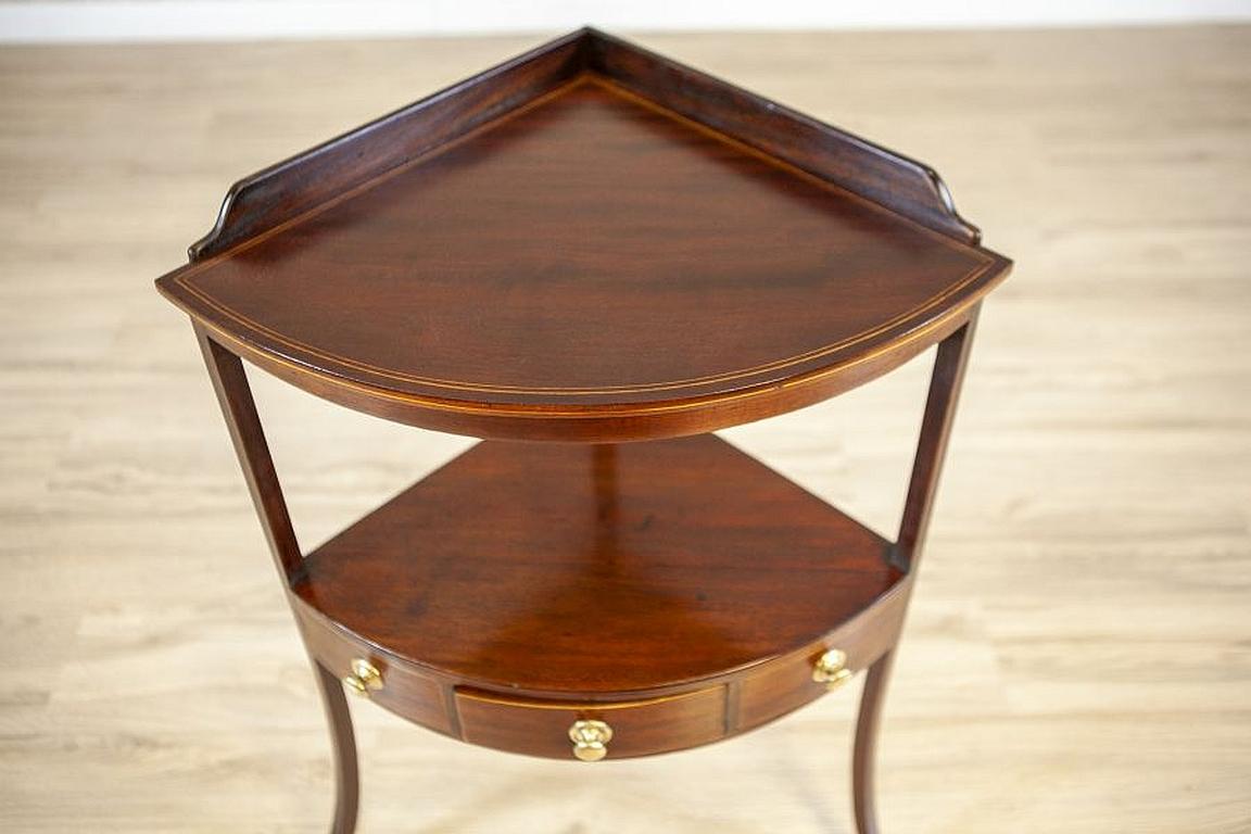 Corner Table From the Early 20th Century in Dark Brown In Good Condition For Sale In Opole, PL