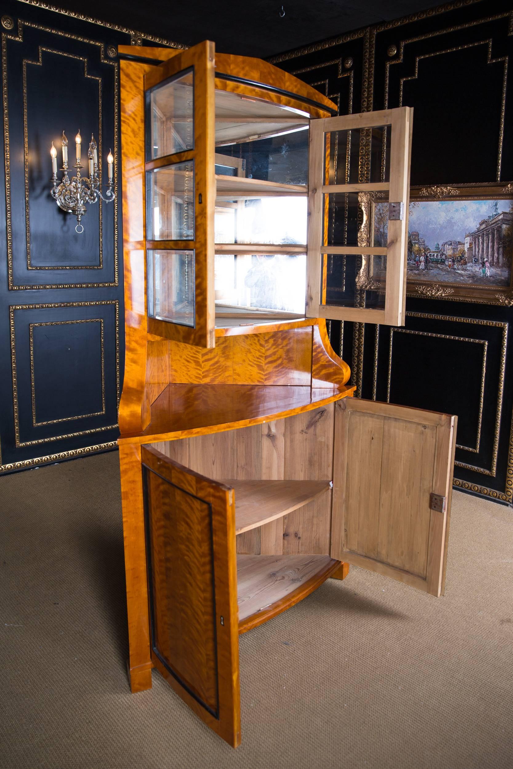 Corner cupboard Vitrine antique Biedermeier style Flamed Birch veneer For Sale 1