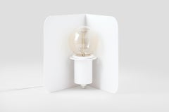Lampe de bureau d'angle blanche par +kouple