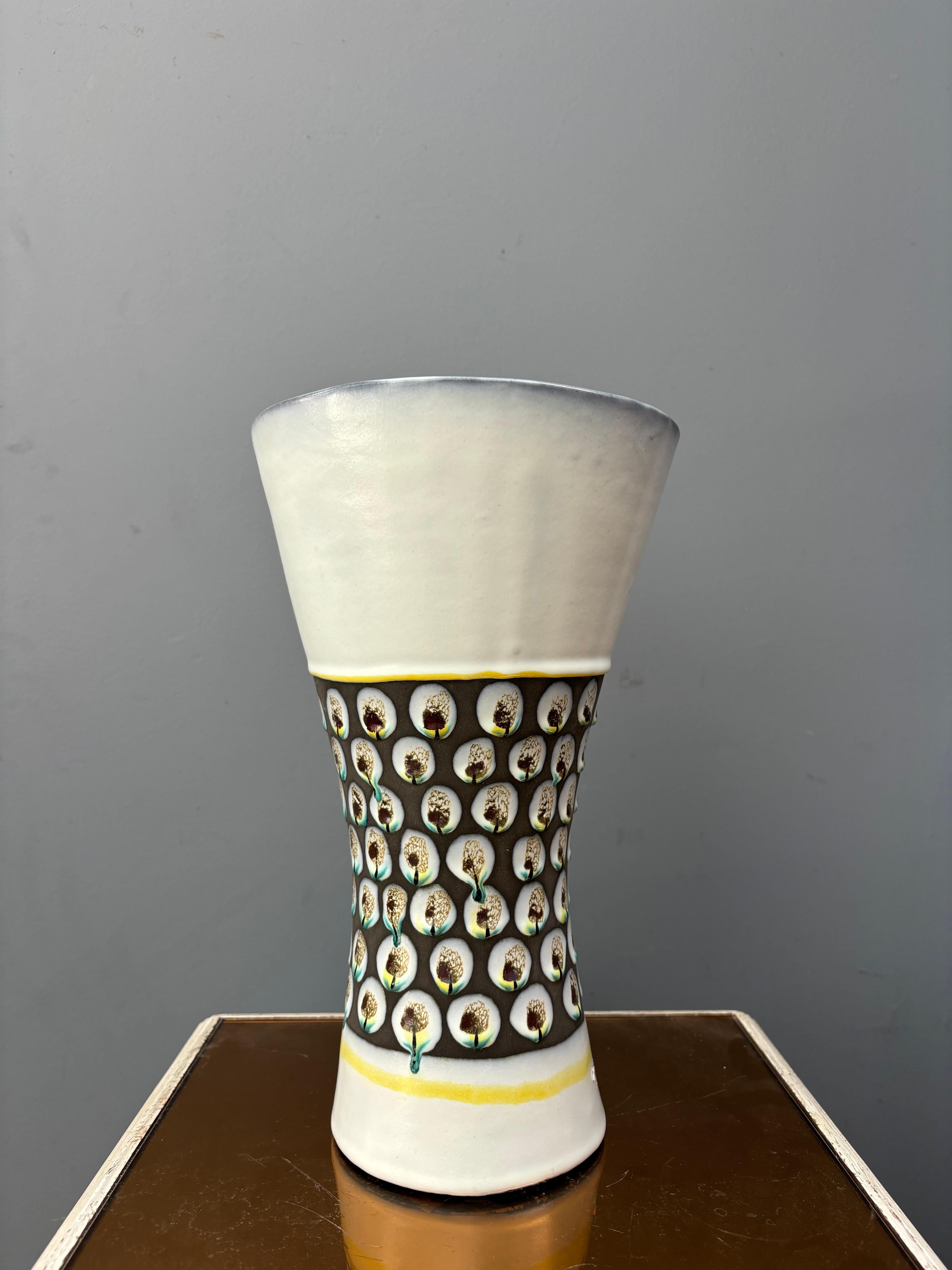 Case cornet par Roger Capron, Vallauris, France. 