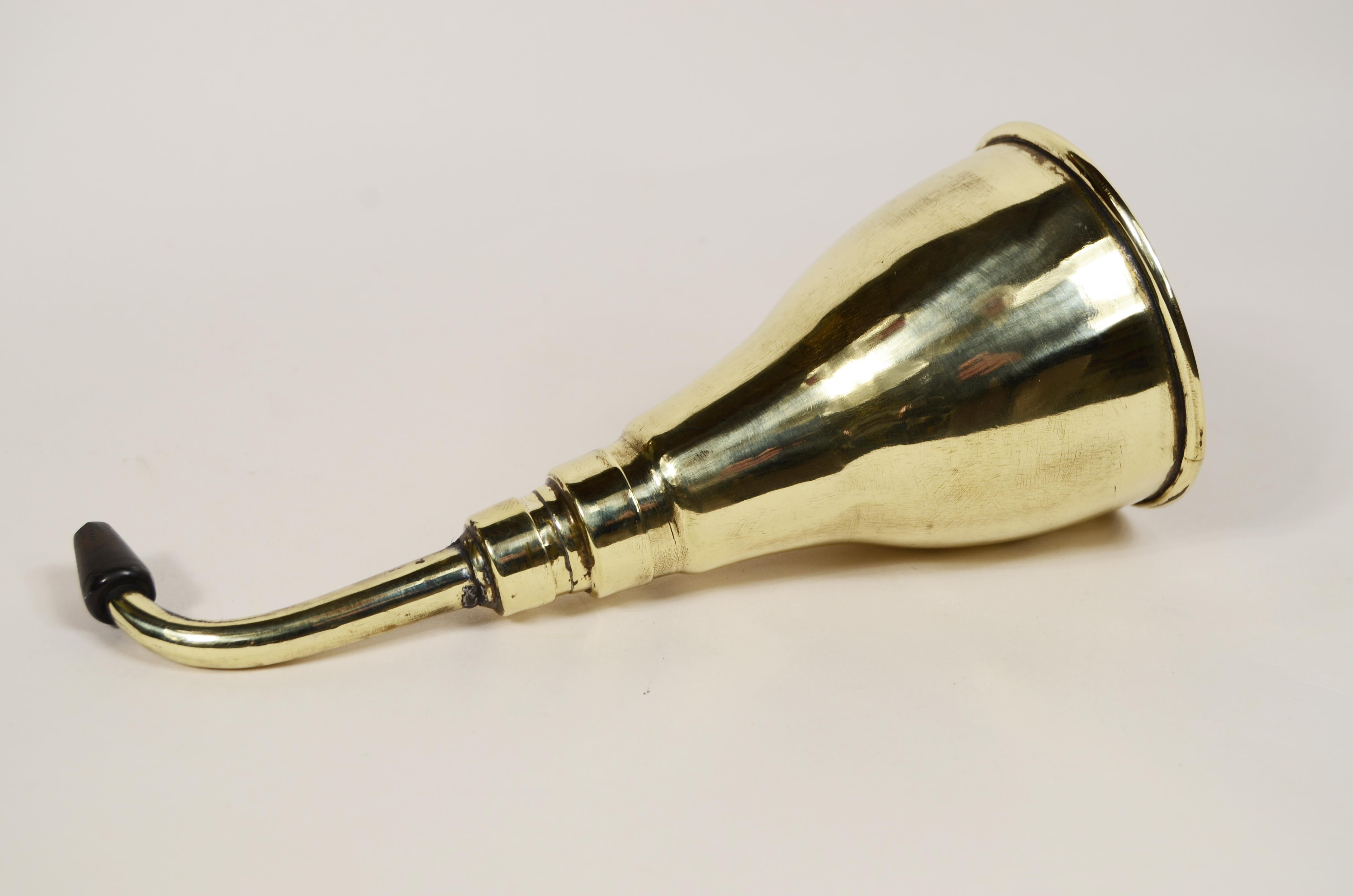 Brass and Bakelite telescopic acoustic cornet England early 1900s For Sale 4