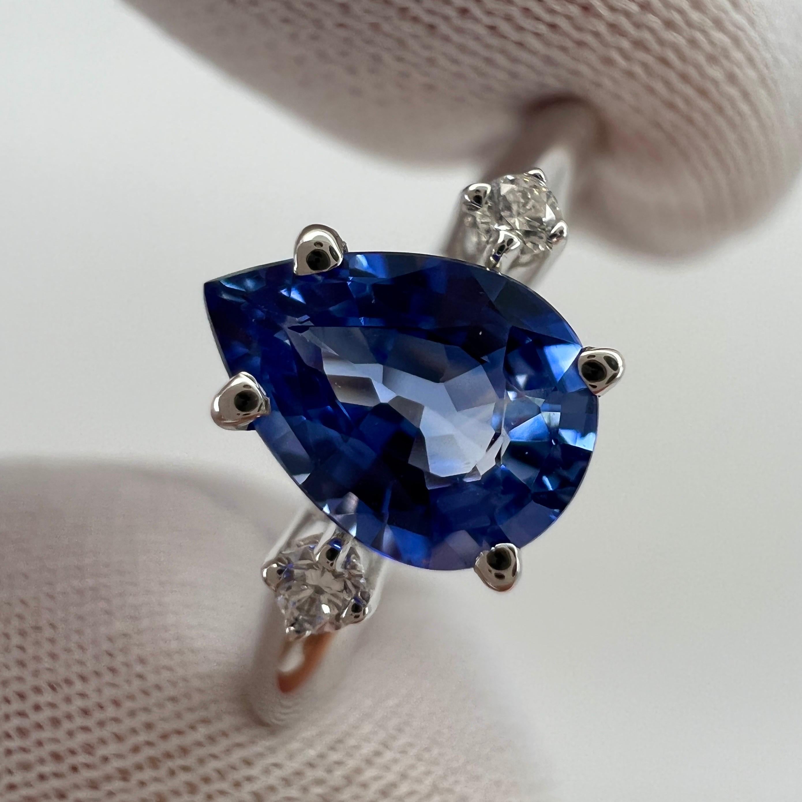Cornflower Blue 1.00ct Ceylon Sapphire & Diamond 18k White Gold Trilogy Ring For Sale 2