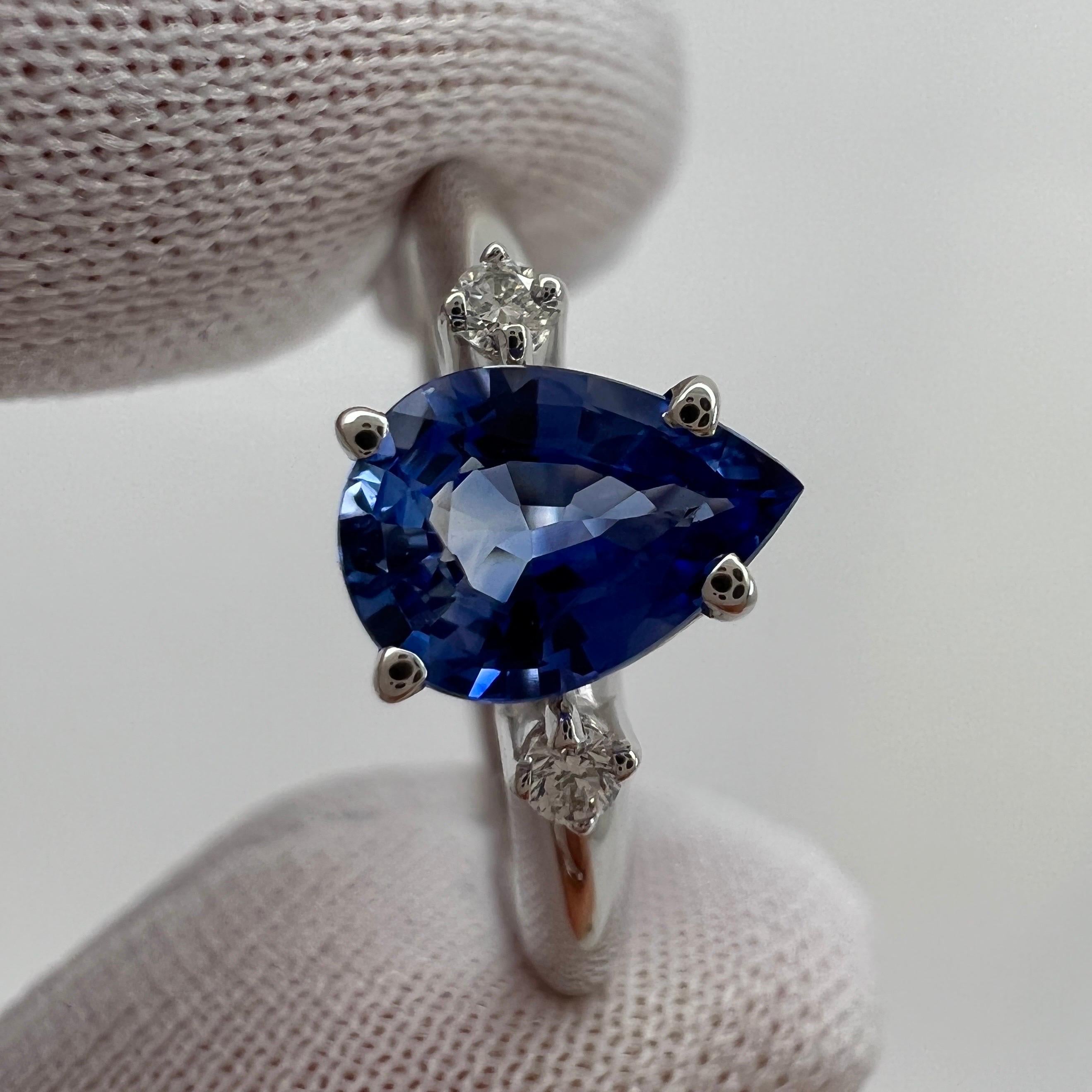 Cornflower Blue 1.00ct Ceylon Sapphire & Diamond 18k White Gold Trilogy Ring For Sale 4