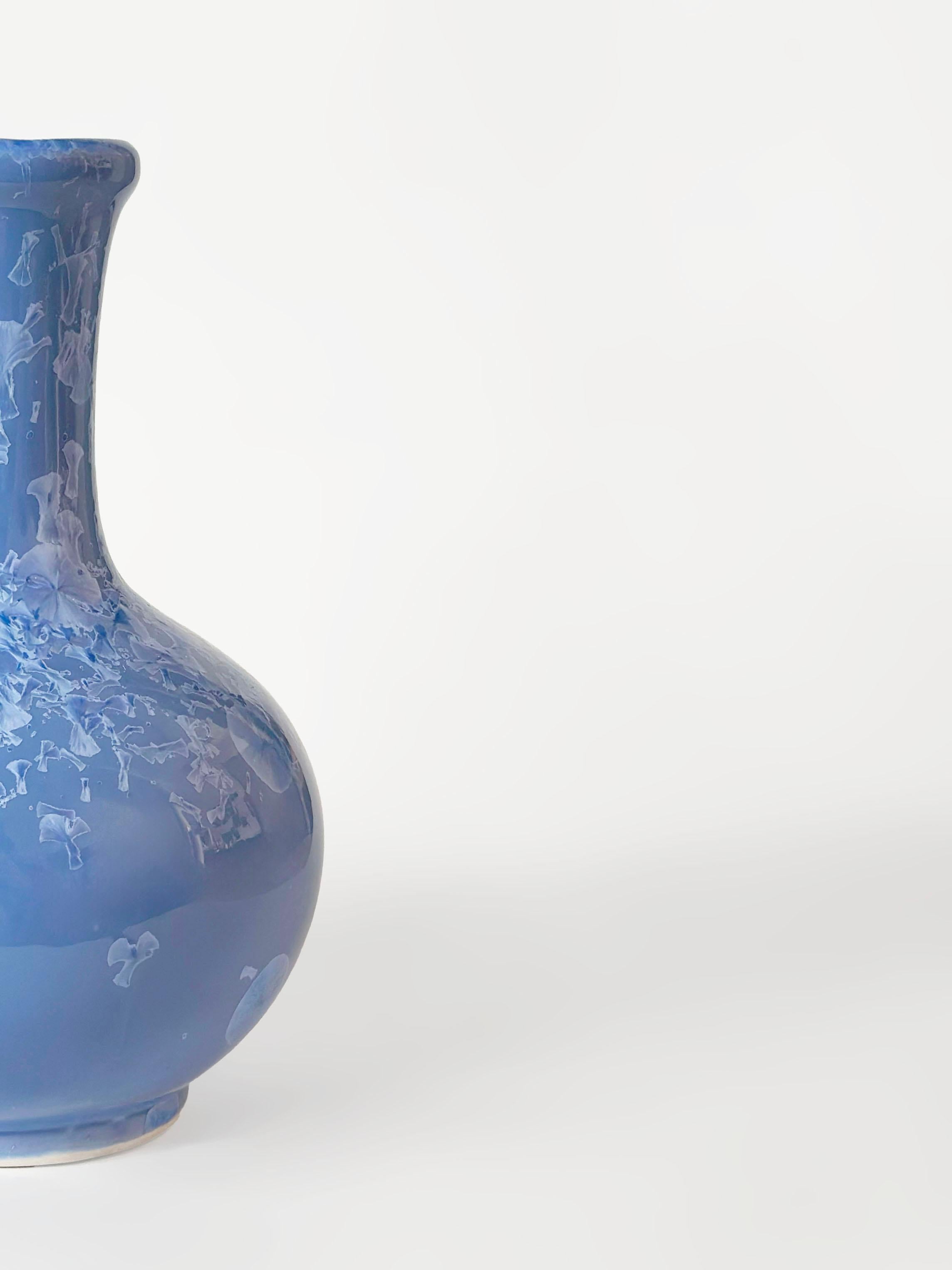 Vase chinois Yuhuchunping bleu corail à glaçure cristalline, vers 1970 en vente 1