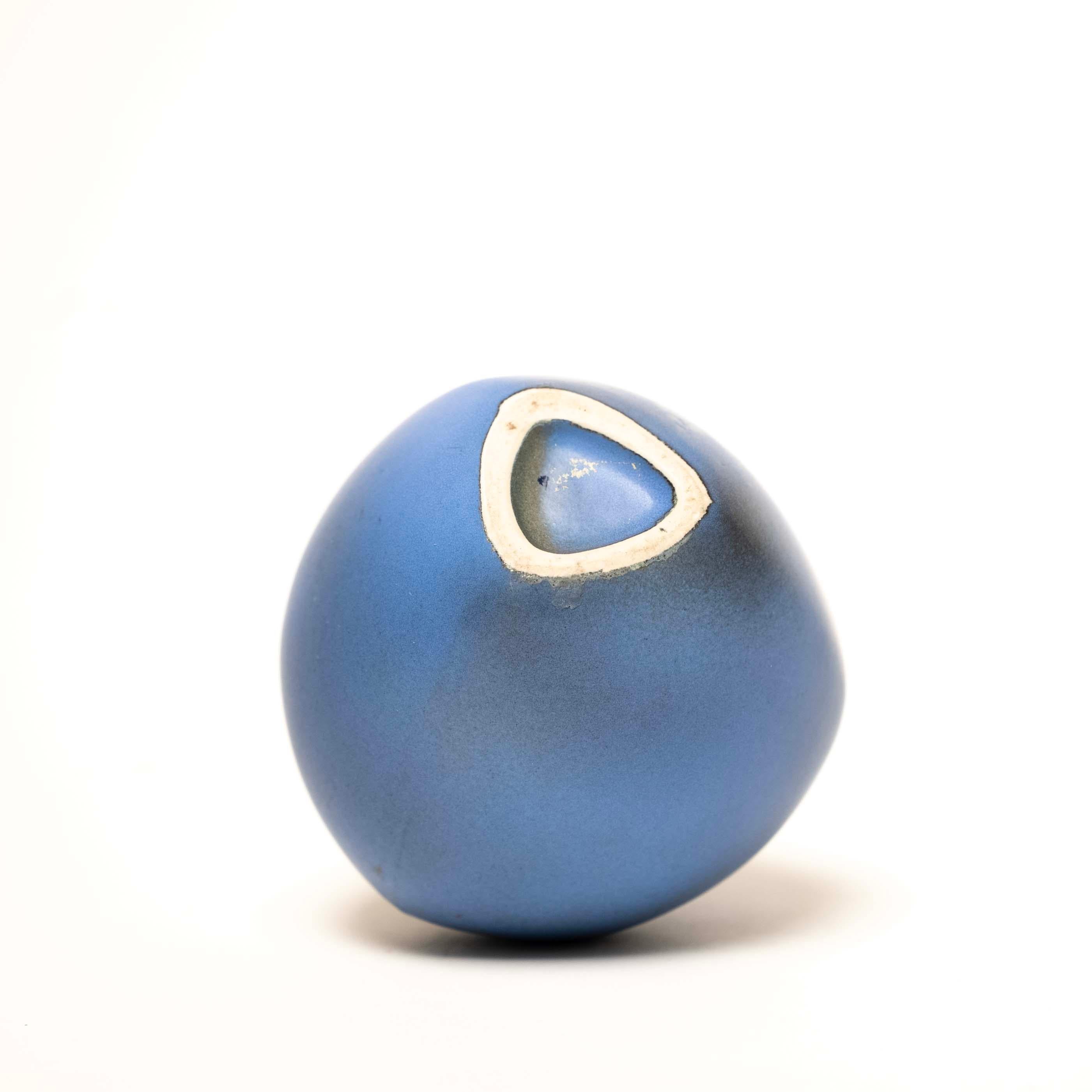 Scandinavian Modern Cornflower Blue Glazed Ceramic in the Style of Inger Persson, Sweden, c. 1950 For Sale