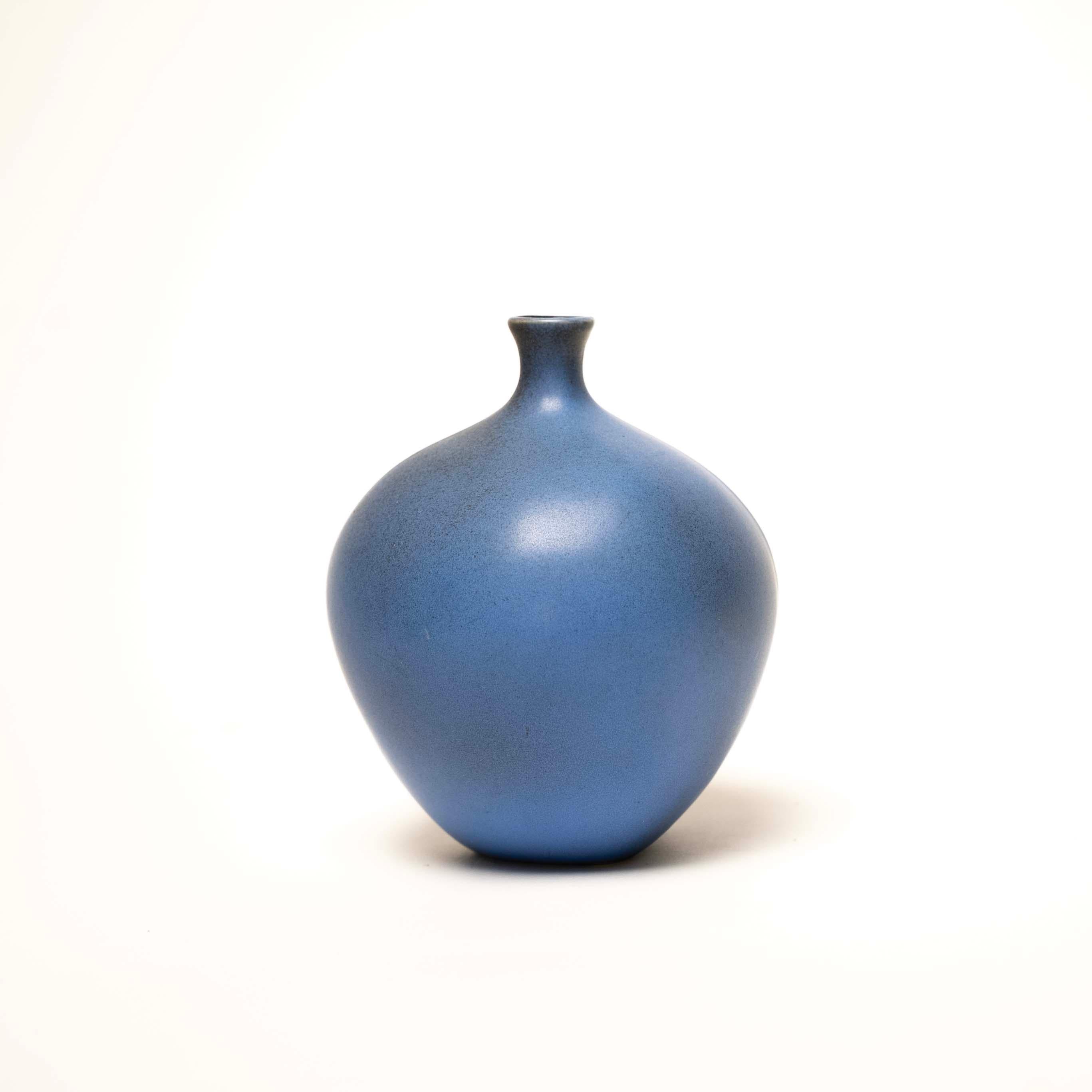 Swedish Cornflower Blue Glazed Ceramic in the Style of Inger Persson, Sweden, c. 1950 For Sale