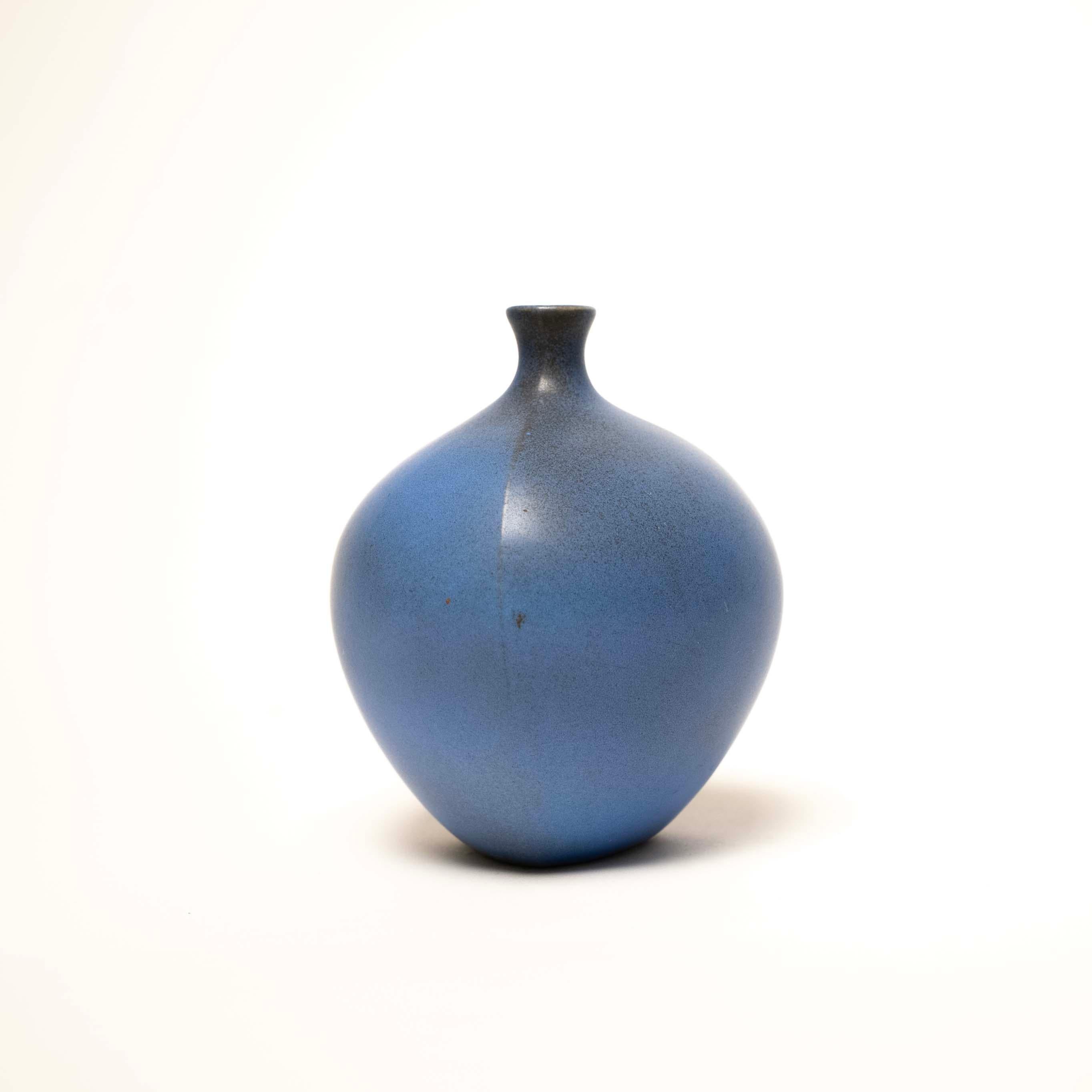 Cornflower Blue Glazed Ceramic in the Style of Inger Persson, Sweden, c. 1950 For Sale 1