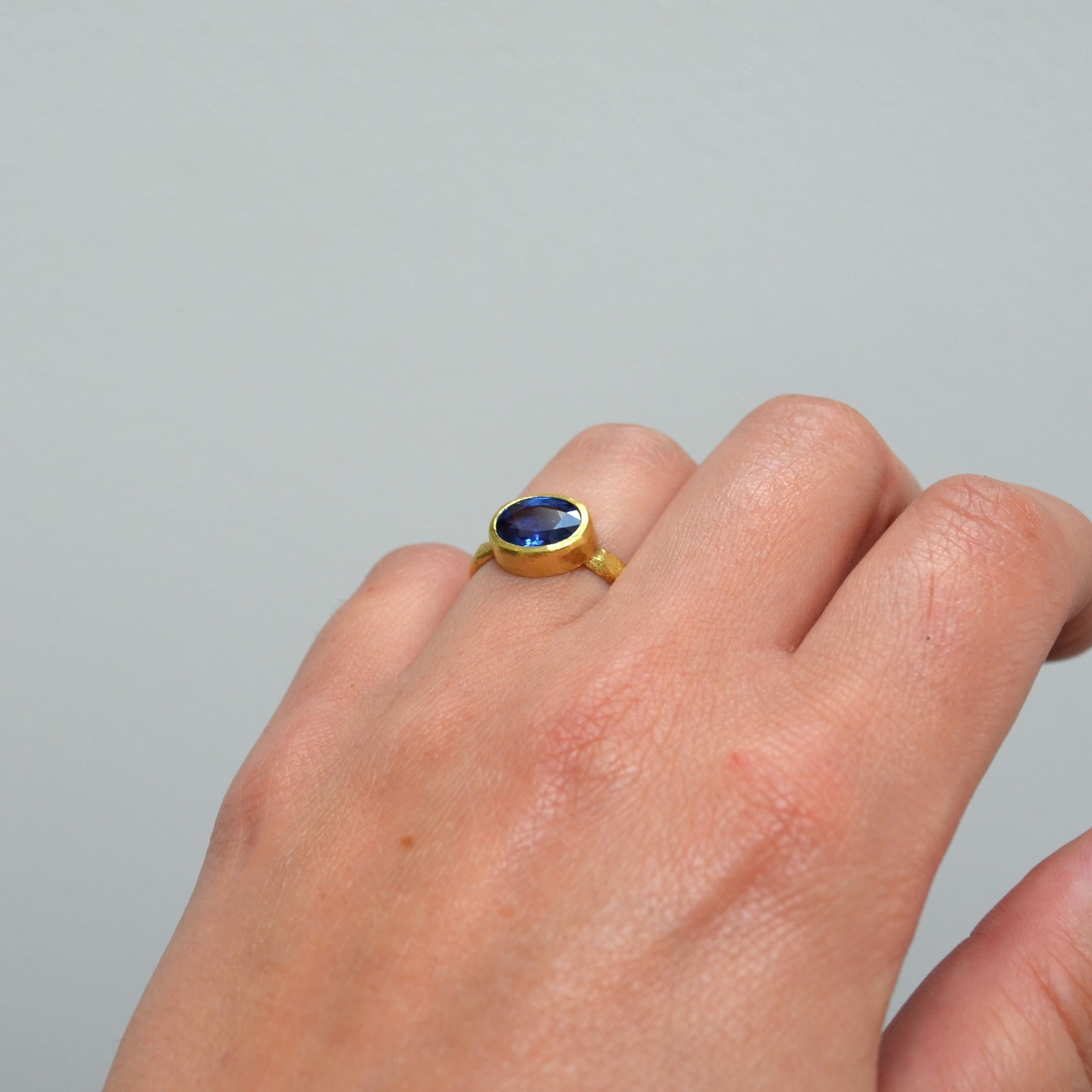 Cornflower Blue Sapphire 18 Karat Gold Ring Handmade by Disa Allsopp In New Condition For Sale In London, GB