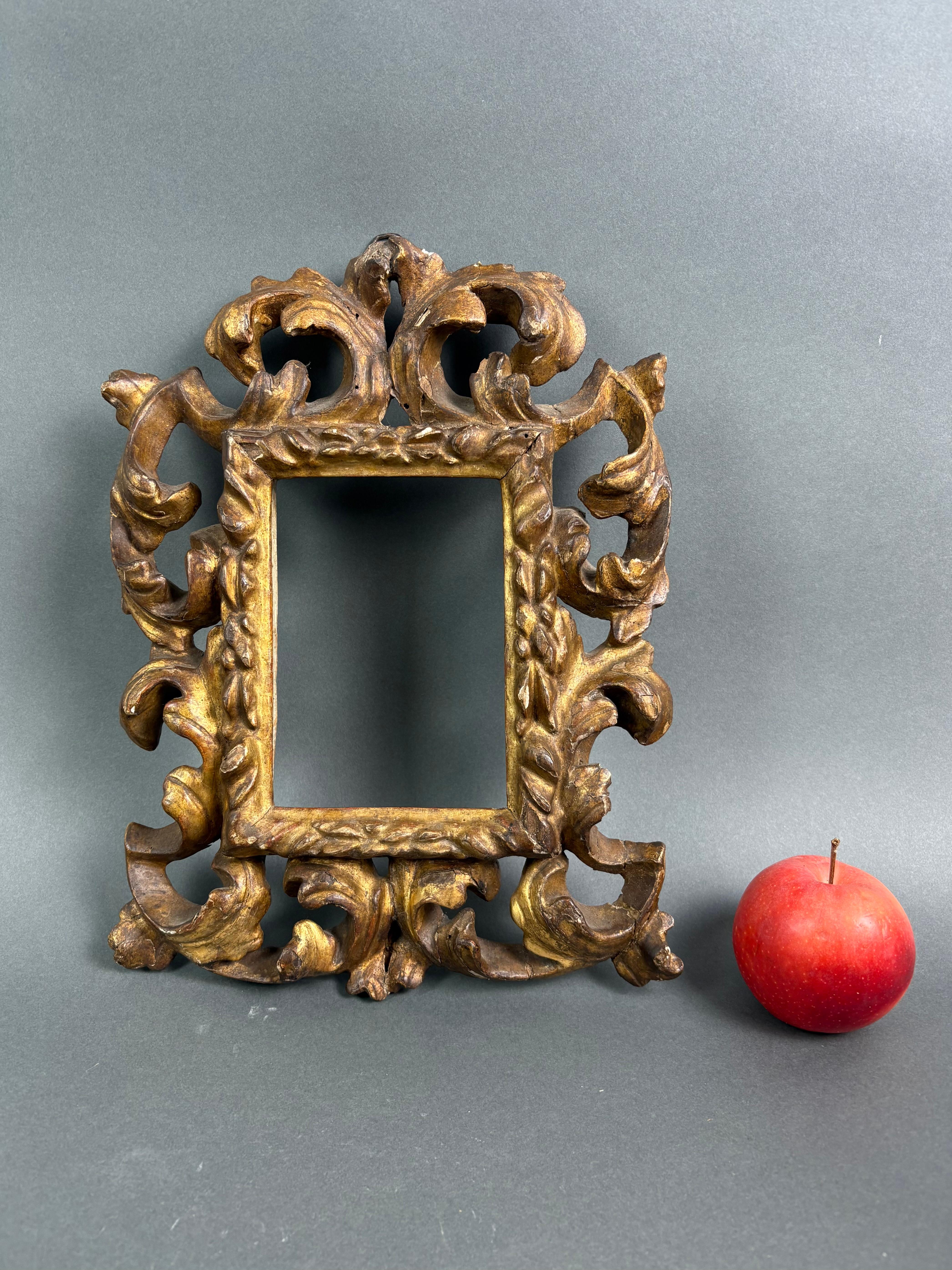Doré Cadre de collection baroque en bois doré Emilia 17e siècle en vente