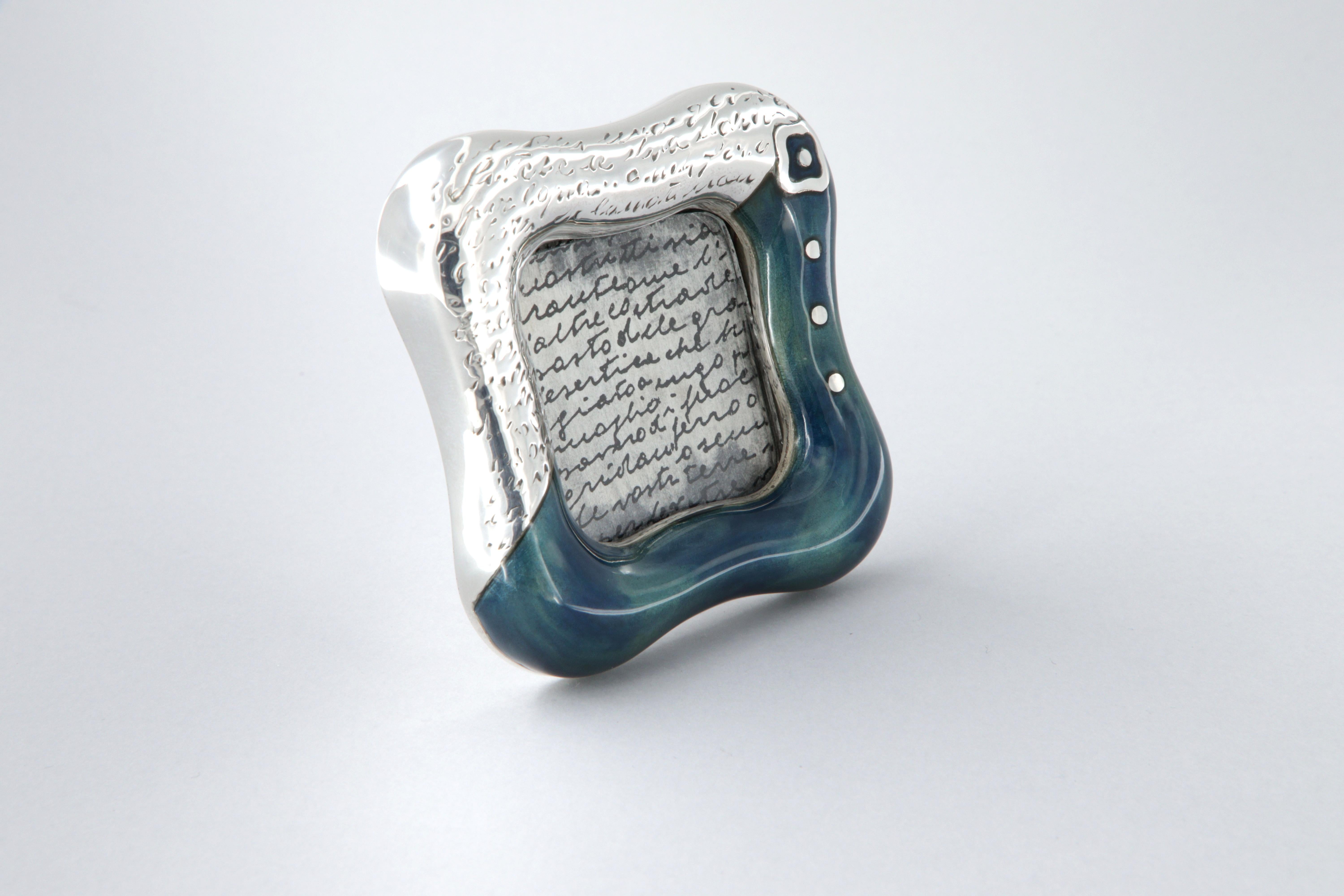 Cadre de bureau La Nouvelle Bague en argent et émail en vente 3