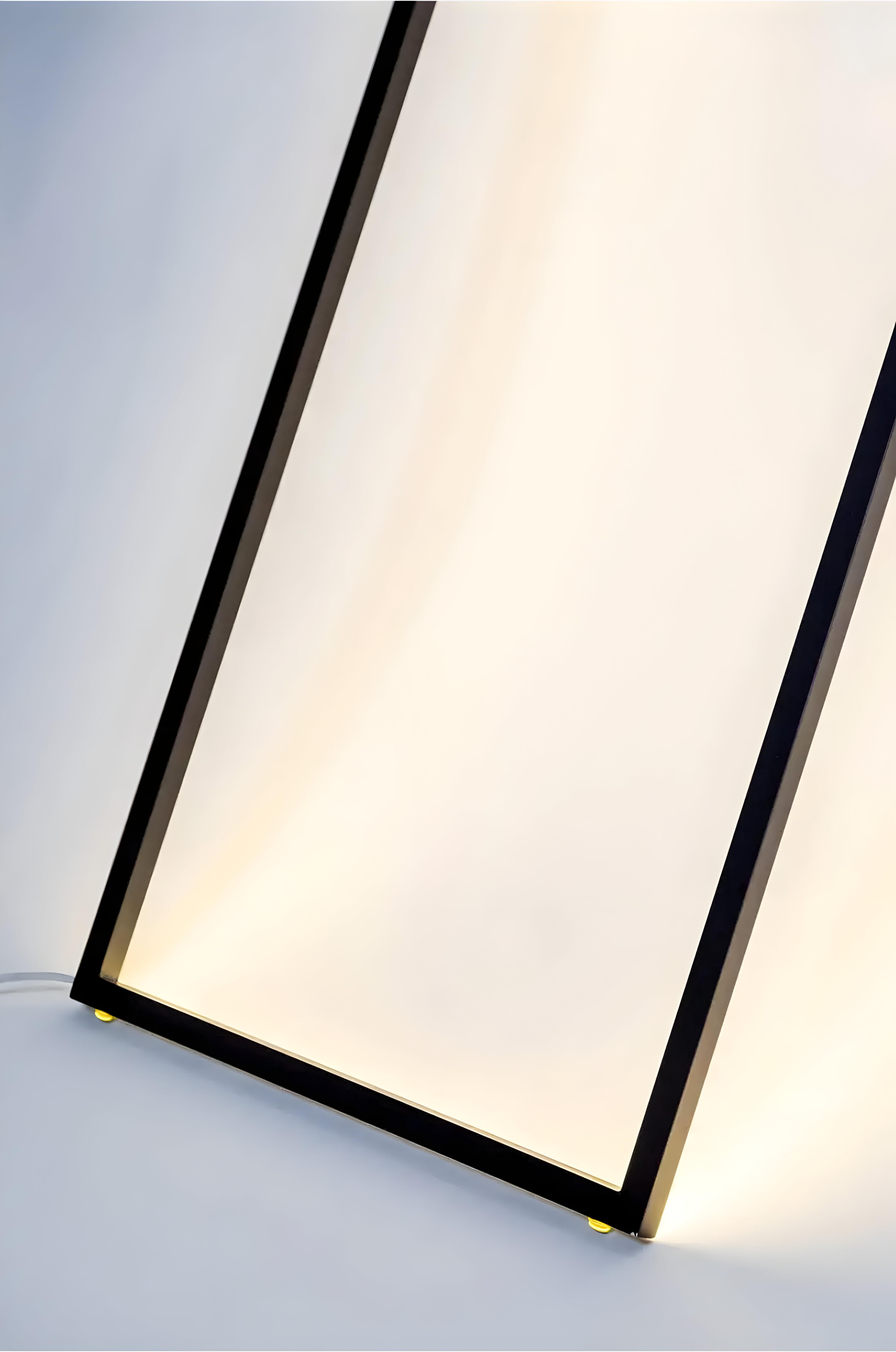 Aluminium Lampadaire de Cornice  Exclusive Handmade Design with Warm Ambient Glow (Design/One exclusif fait à la main avec une lueur d'ambiance chaude) en vente