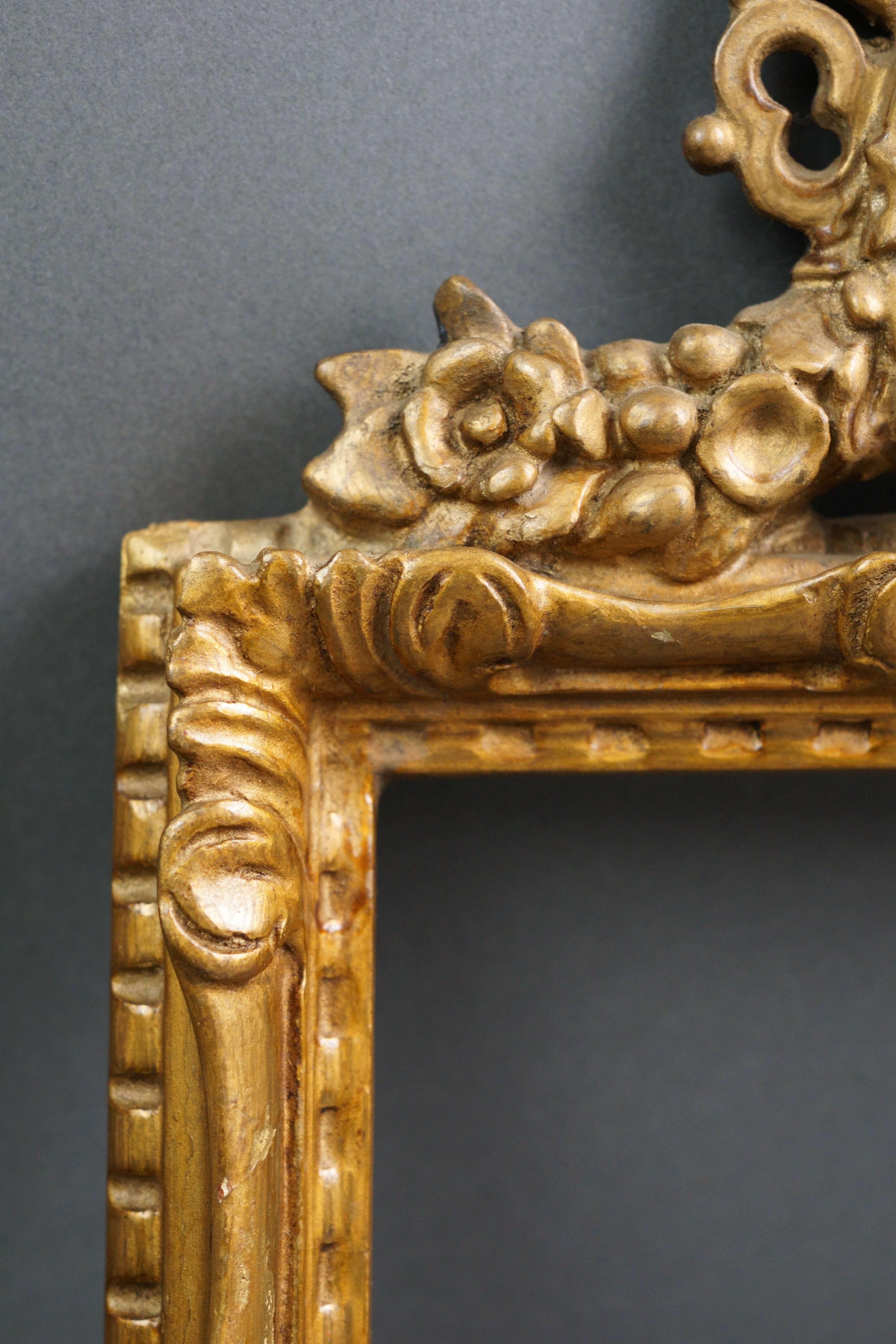 Italian Cornice in Legno Dorato XVIII secolo con Stemma Papale