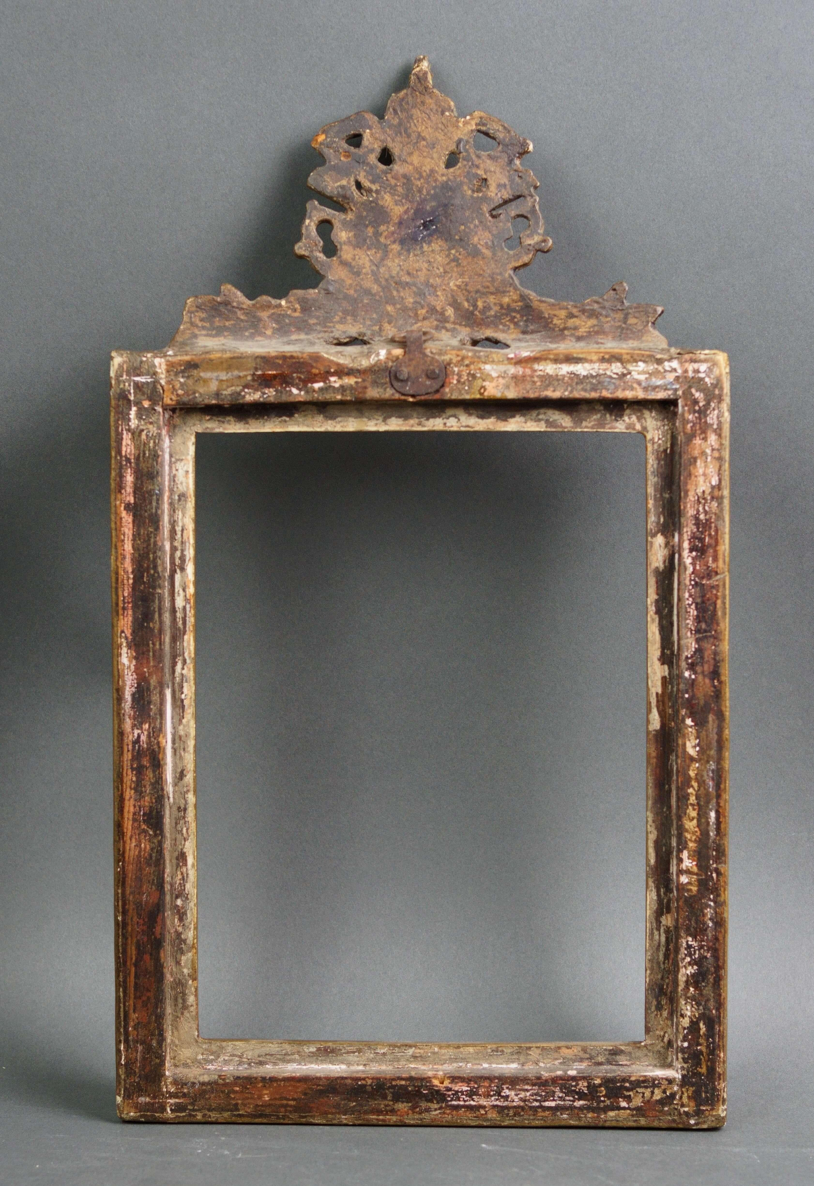 18th Century and Earlier Cornice in Legno Dorato XVIII secolo con Stemma Papale