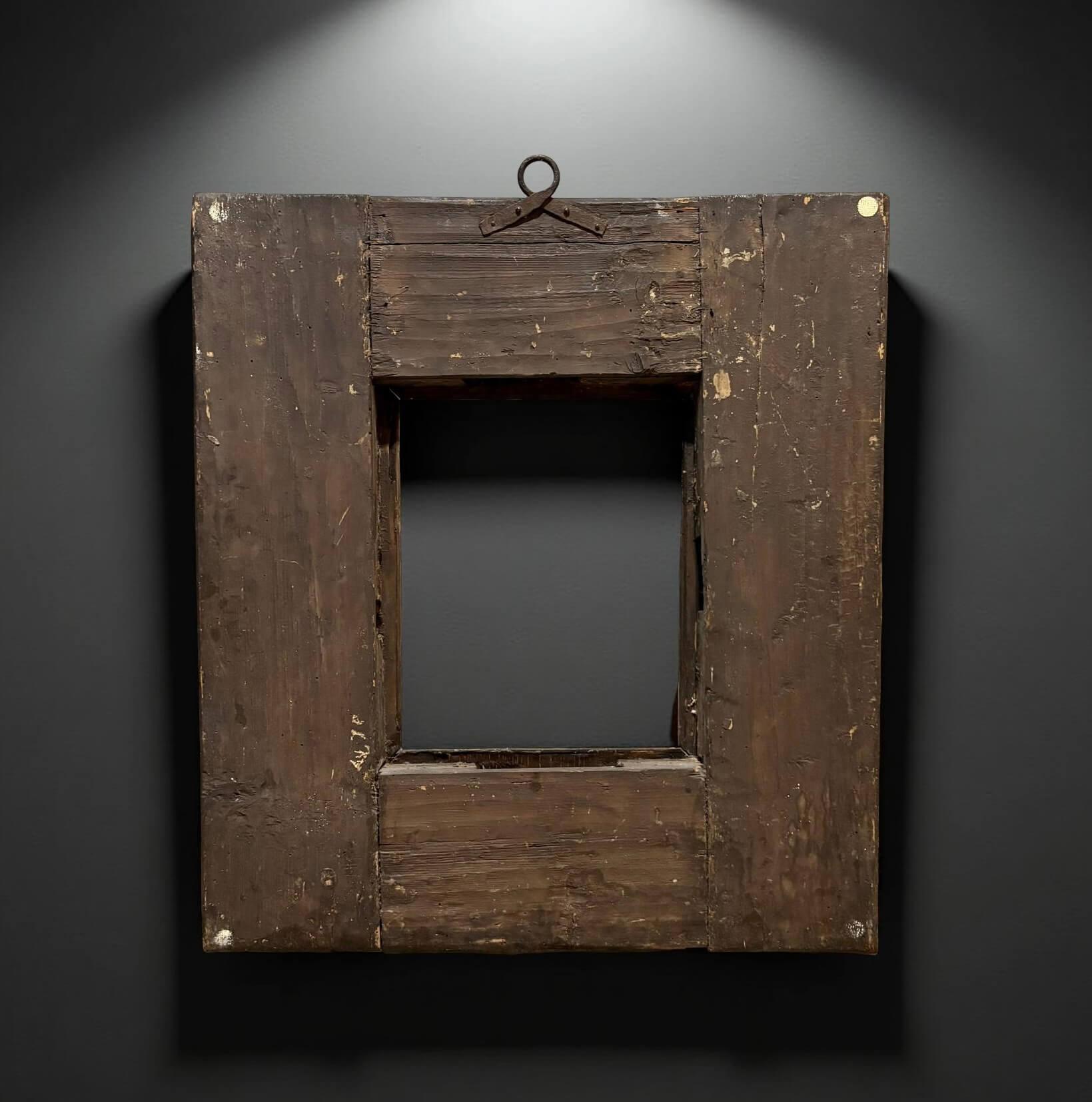 Marco de madera ricamente tallada con decoración guilloché, siglo XVII. 
La decoración guilloché es una técnica decorativa que consiste en grabar en la madera motivos geométricos regulares. Estos motivos, a menudo lineales u ondulados, pueden