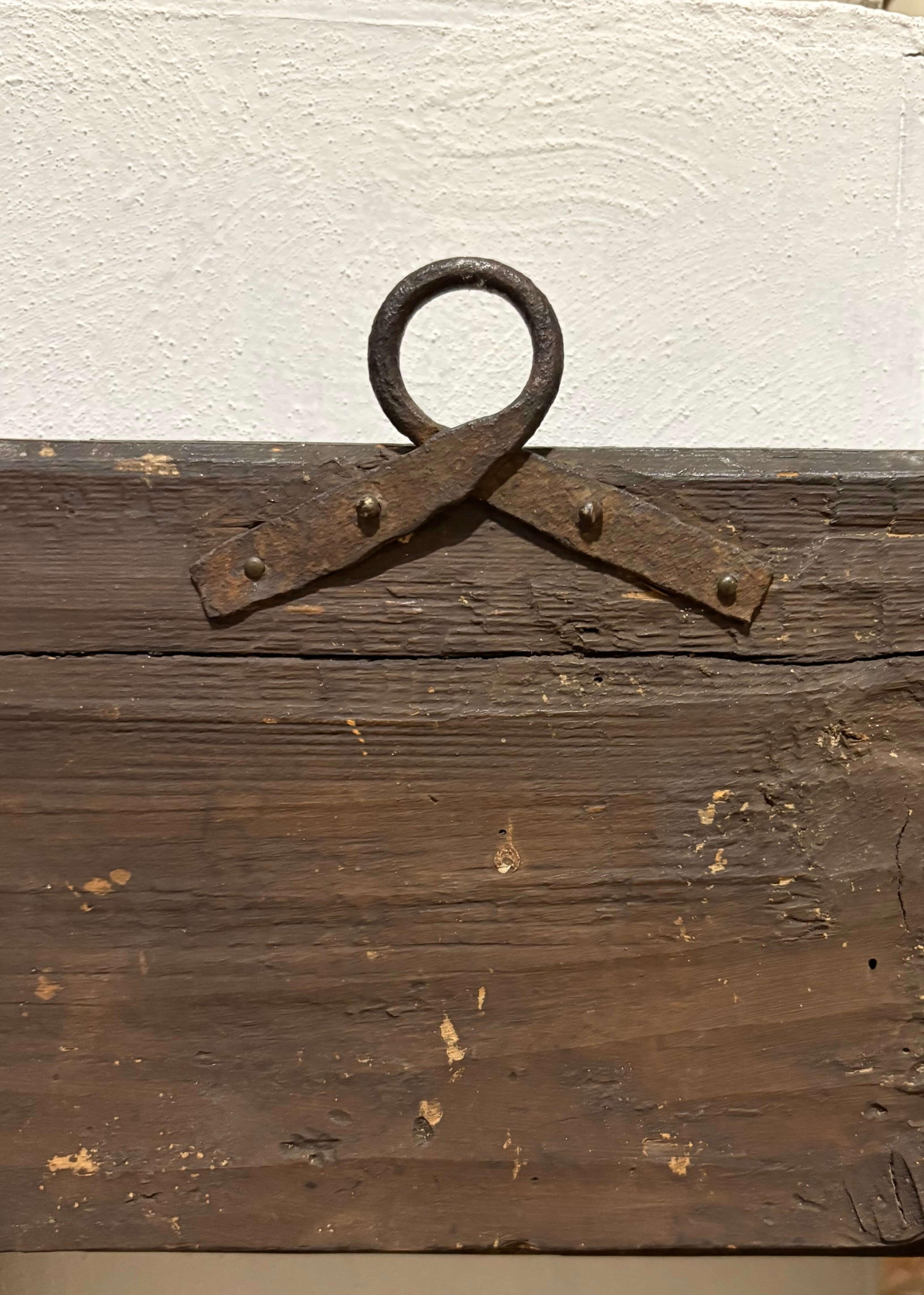 Marco de madera tallada del siglo XVII con decoración guilloché Italian en venta