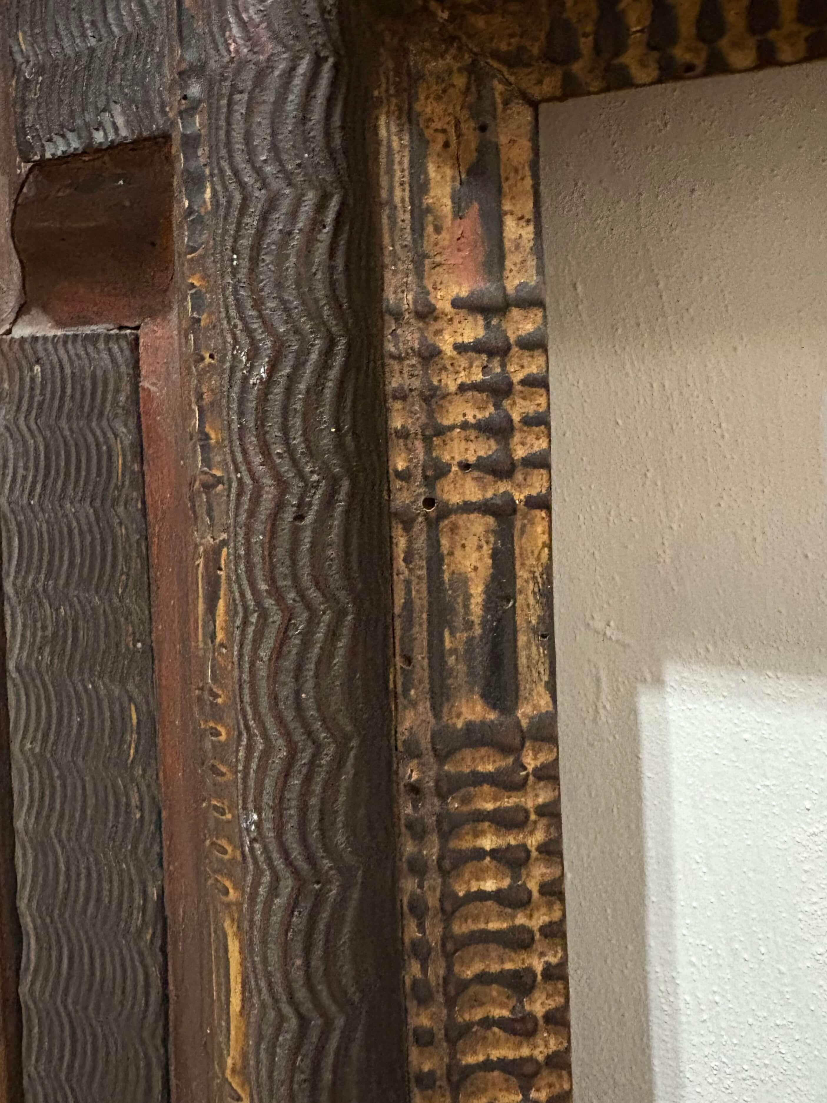 Marco de madera tallada del siglo XVII con decoración guilloché Madera en venta