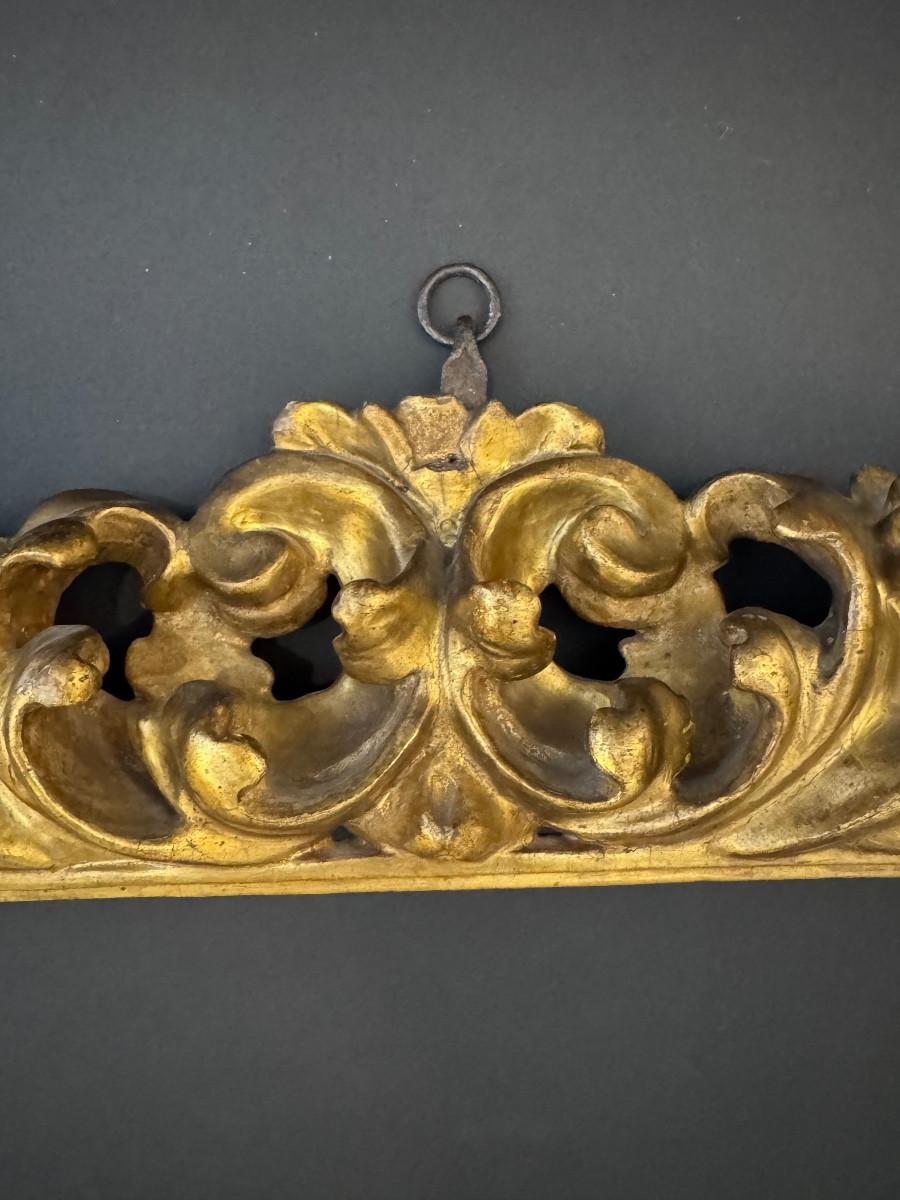 Italian Cadre en bois sculpté et doré. Bologne (Italie) 17e siècle en vente