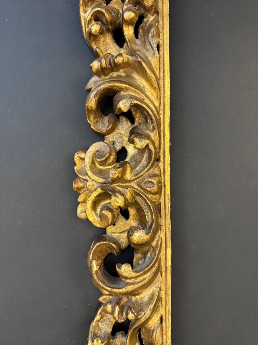 Cadre en bois sculpté et doré. Bologne (Italie) 17e siècle Bon état - En vente à Fidenza, IT