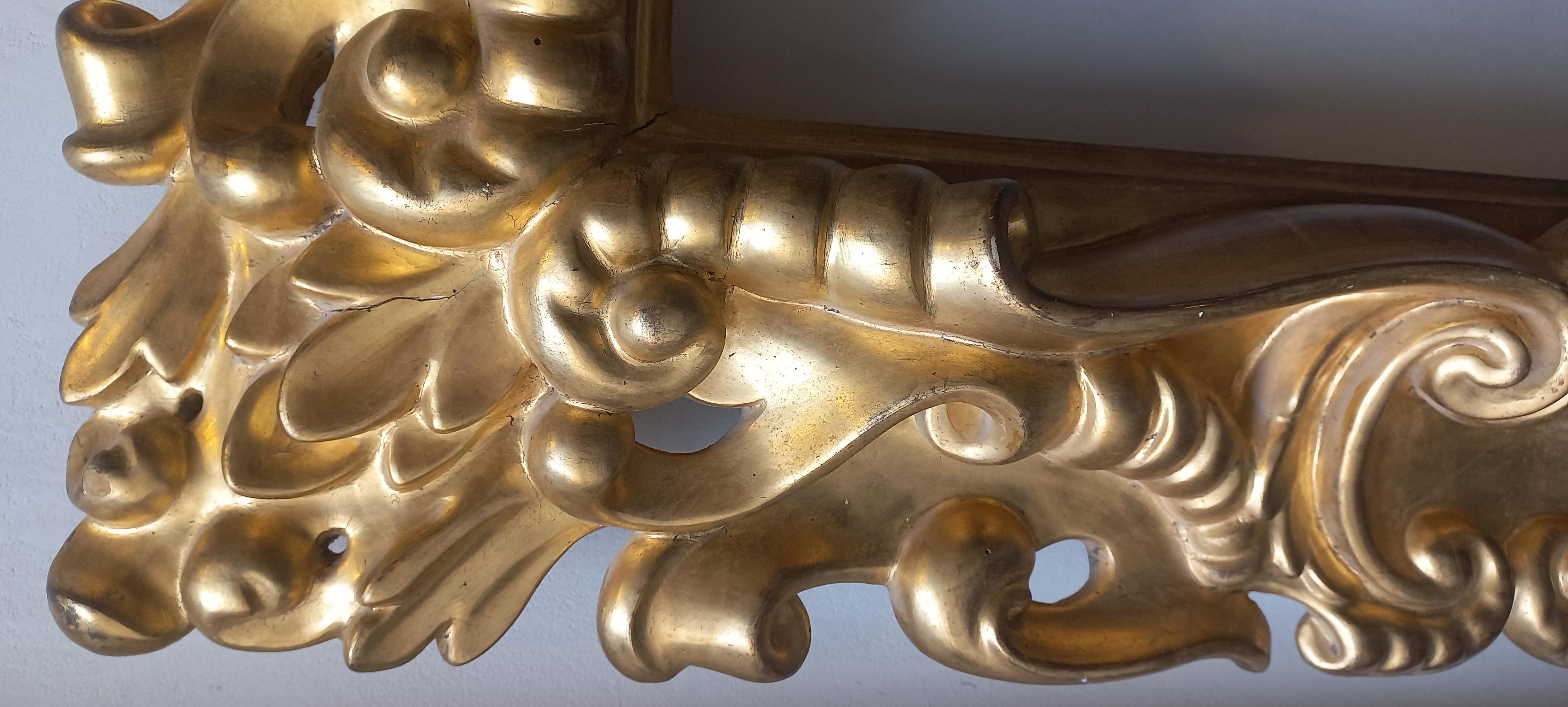 Cornice intagliata in legno dorato, eine foglia d'oro, in Holz (Barock)