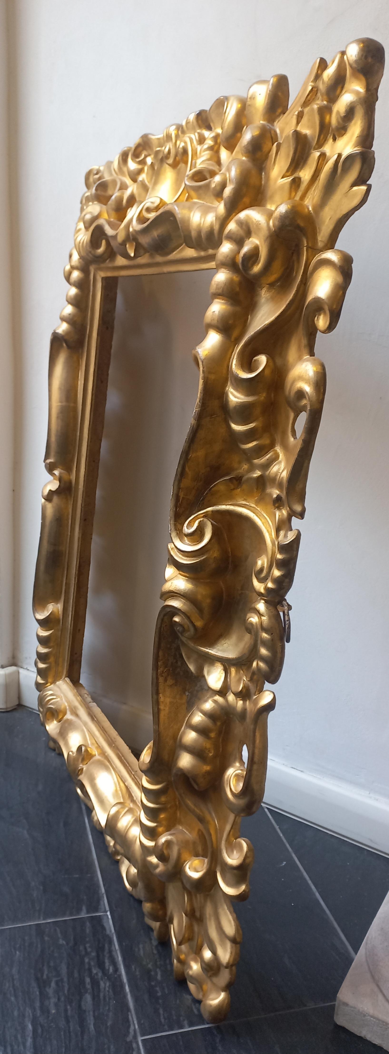 Hand-Carved Cornice intagliata in legno dorato a foglia d'oro