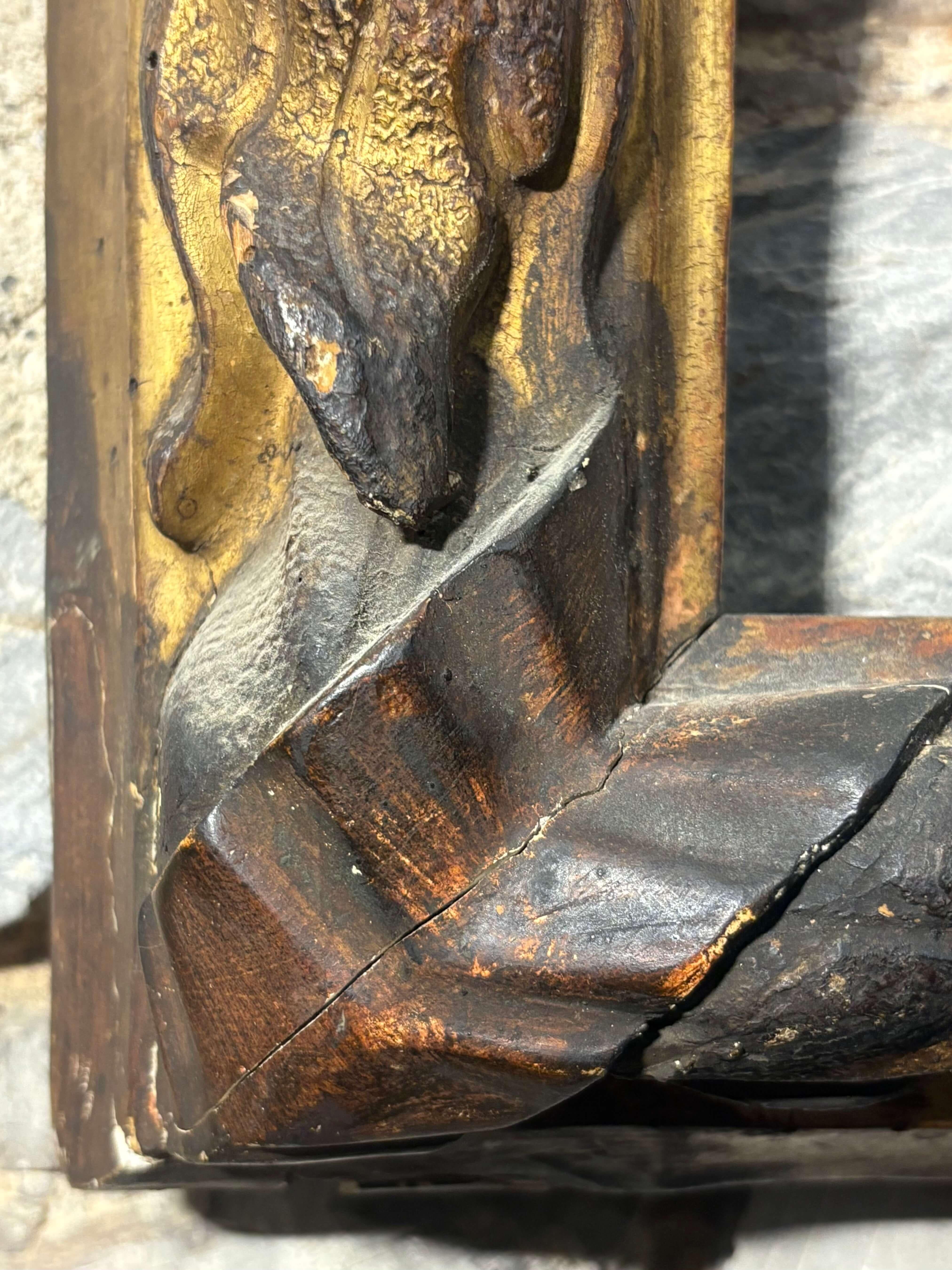 17th Century Cornice Italiana Bolognese inizi XVII secolo Legno Scolpito e Dorato in vendita