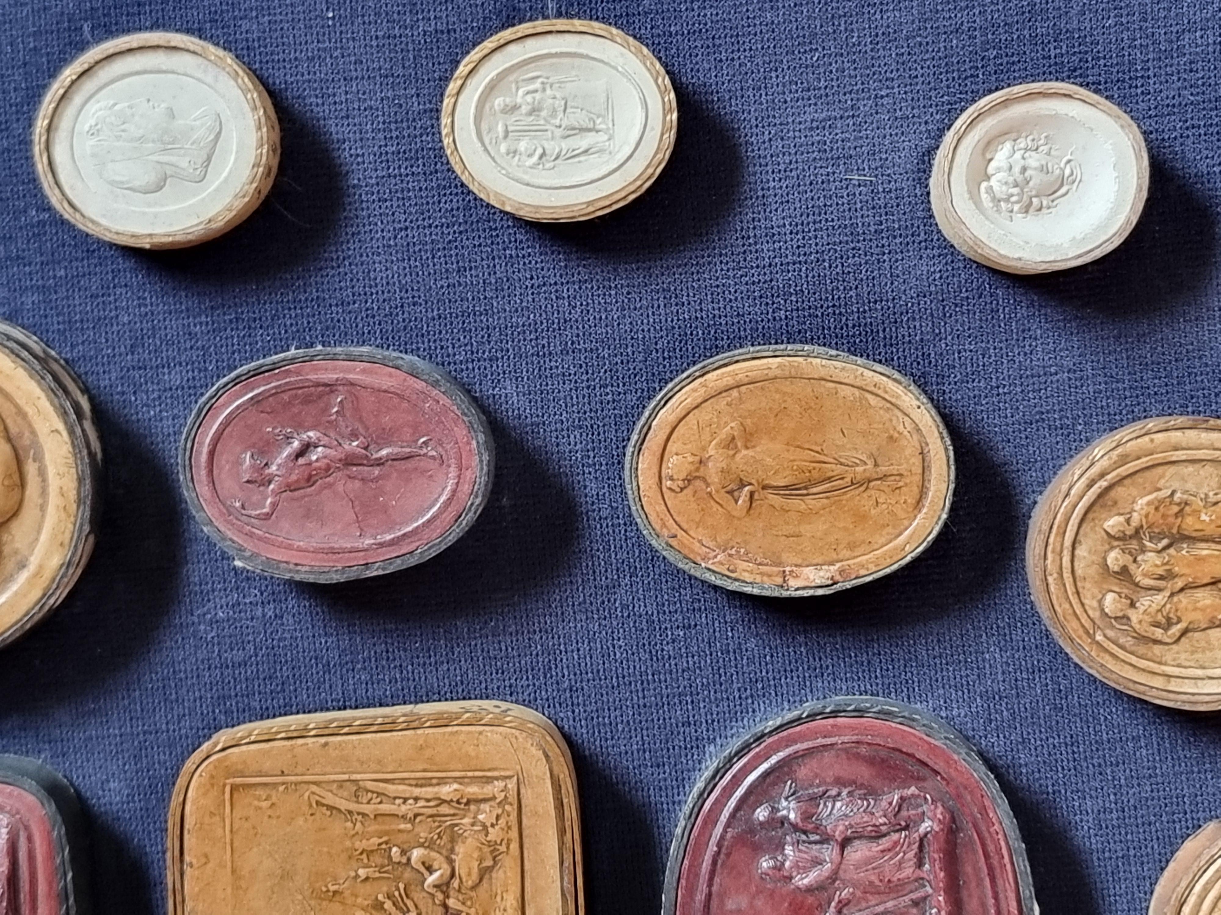 Cornice ovale con impronte in scagliola – fine XVIII / inizi XIX secolo in vendita 3