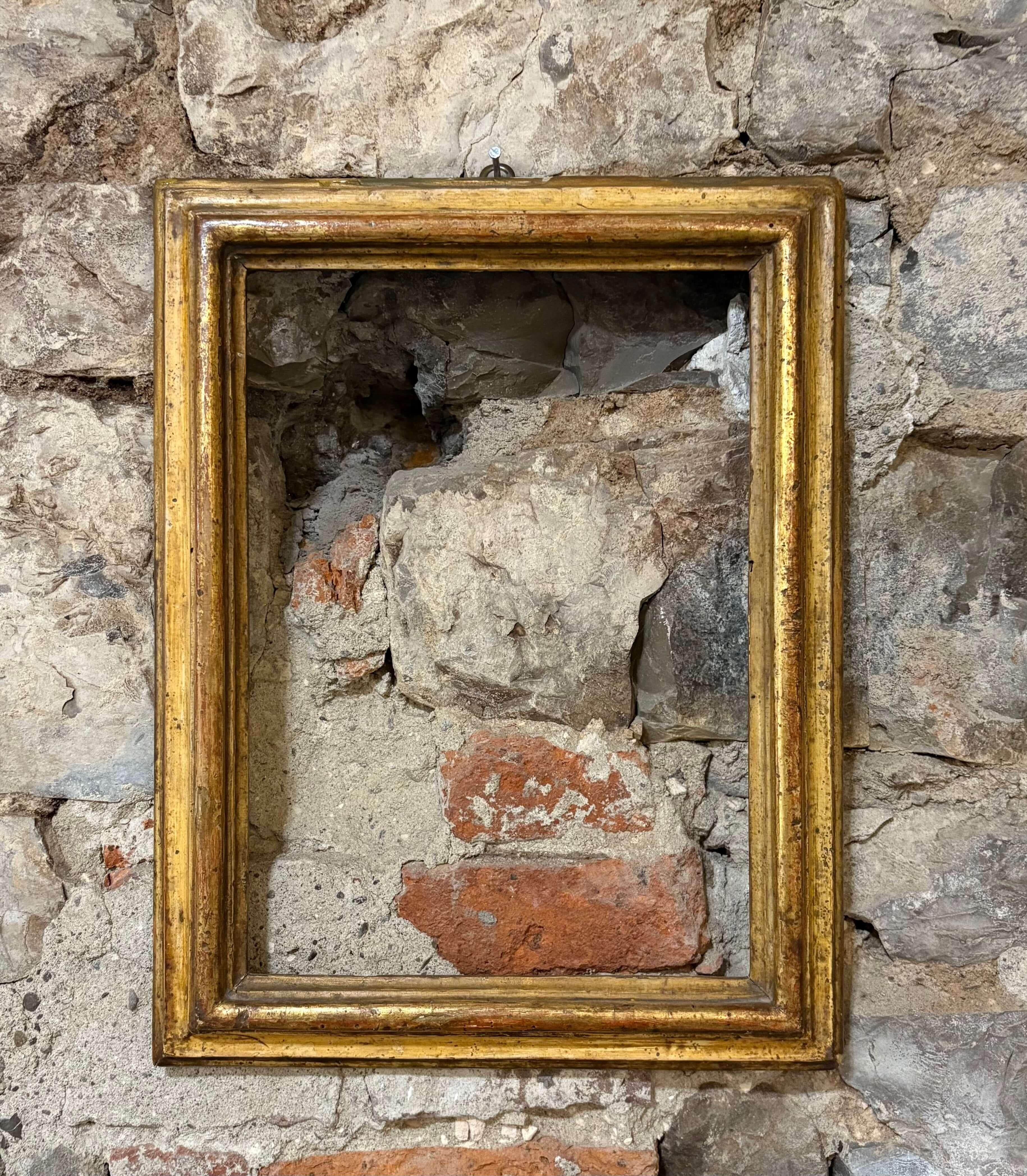 Cornice Salvator Rosa Legno Dorato XVIII secolo In condizioni buone in vendita a Pistoia, IT