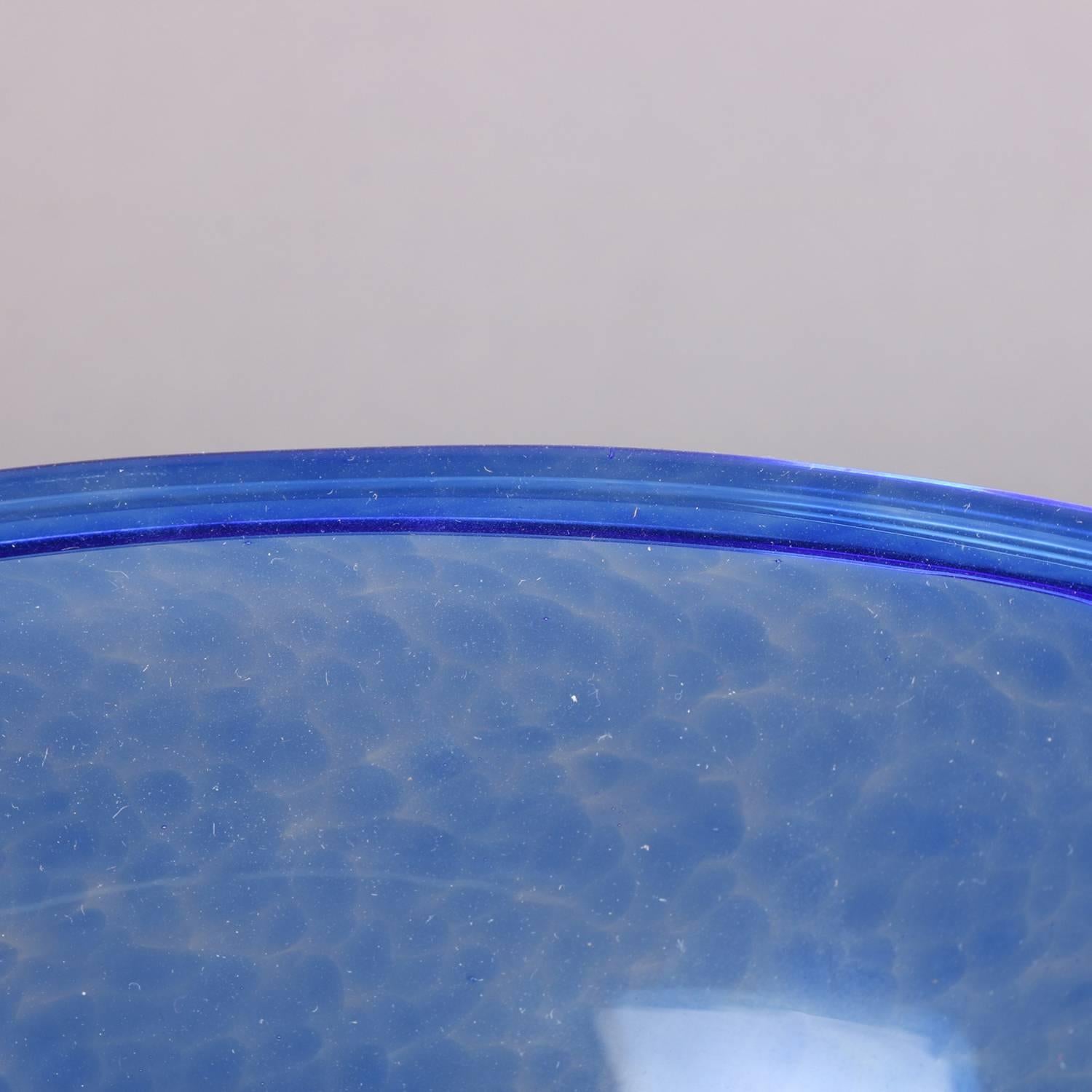 Américain Bol évasé à pieds soufflés bleu cobalt du Corning Museum of Glass, signé