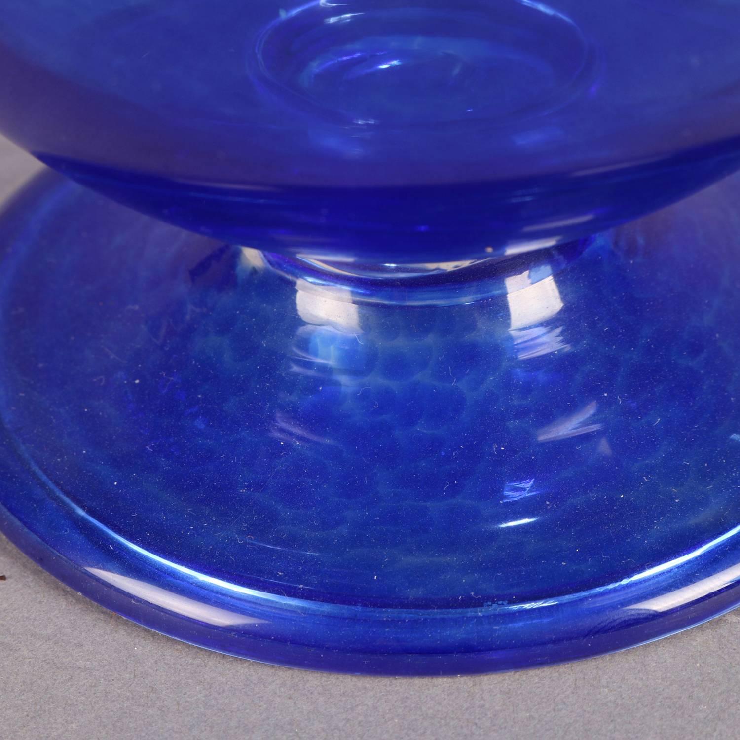 Bol évasé à pieds soufflés bleu cobalt du Corning Museum of Glass, signé 3