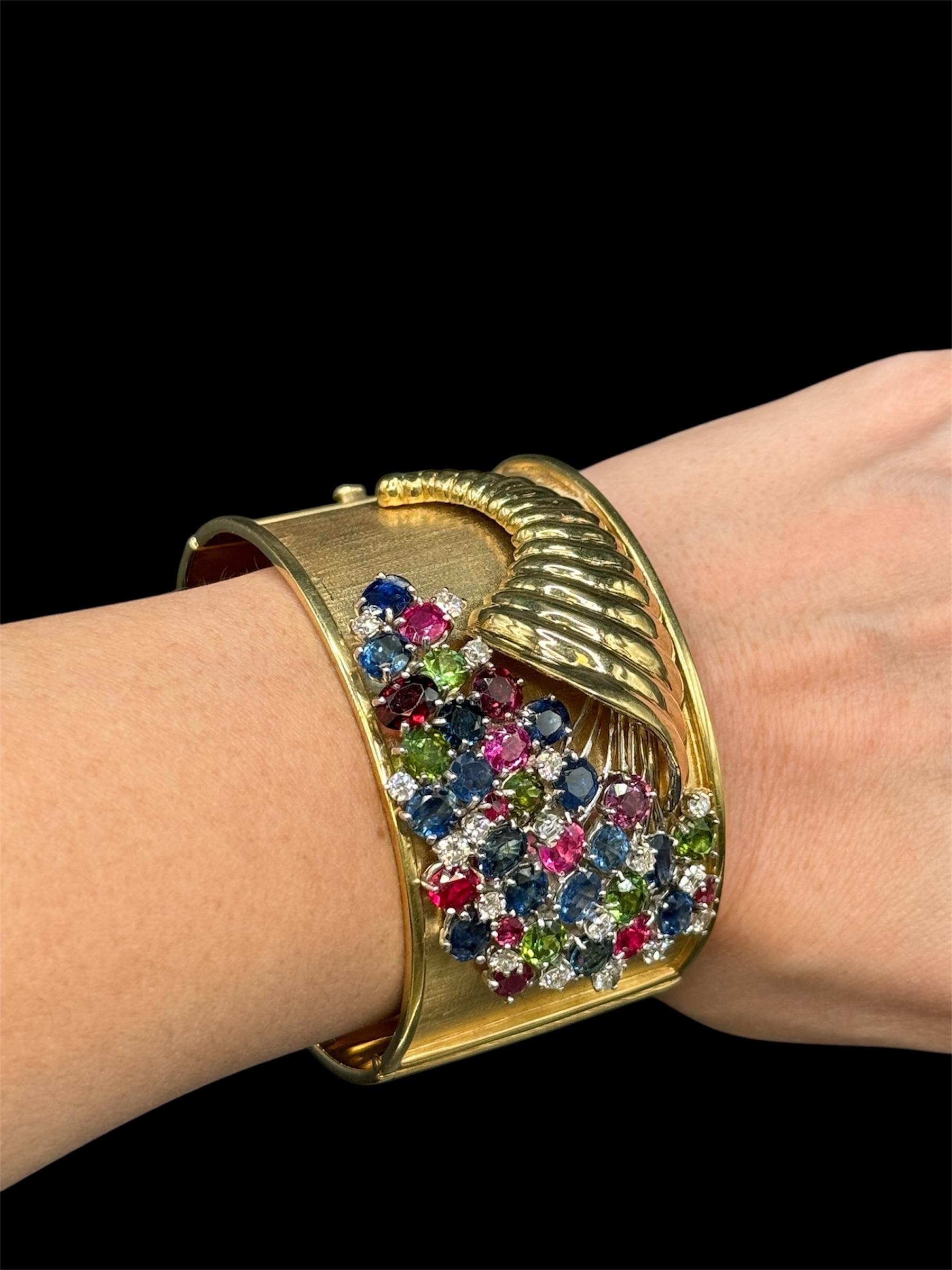 Bracelet manchette Cornucopia en or jaune 18K multi-gemmes Unisexe en vente