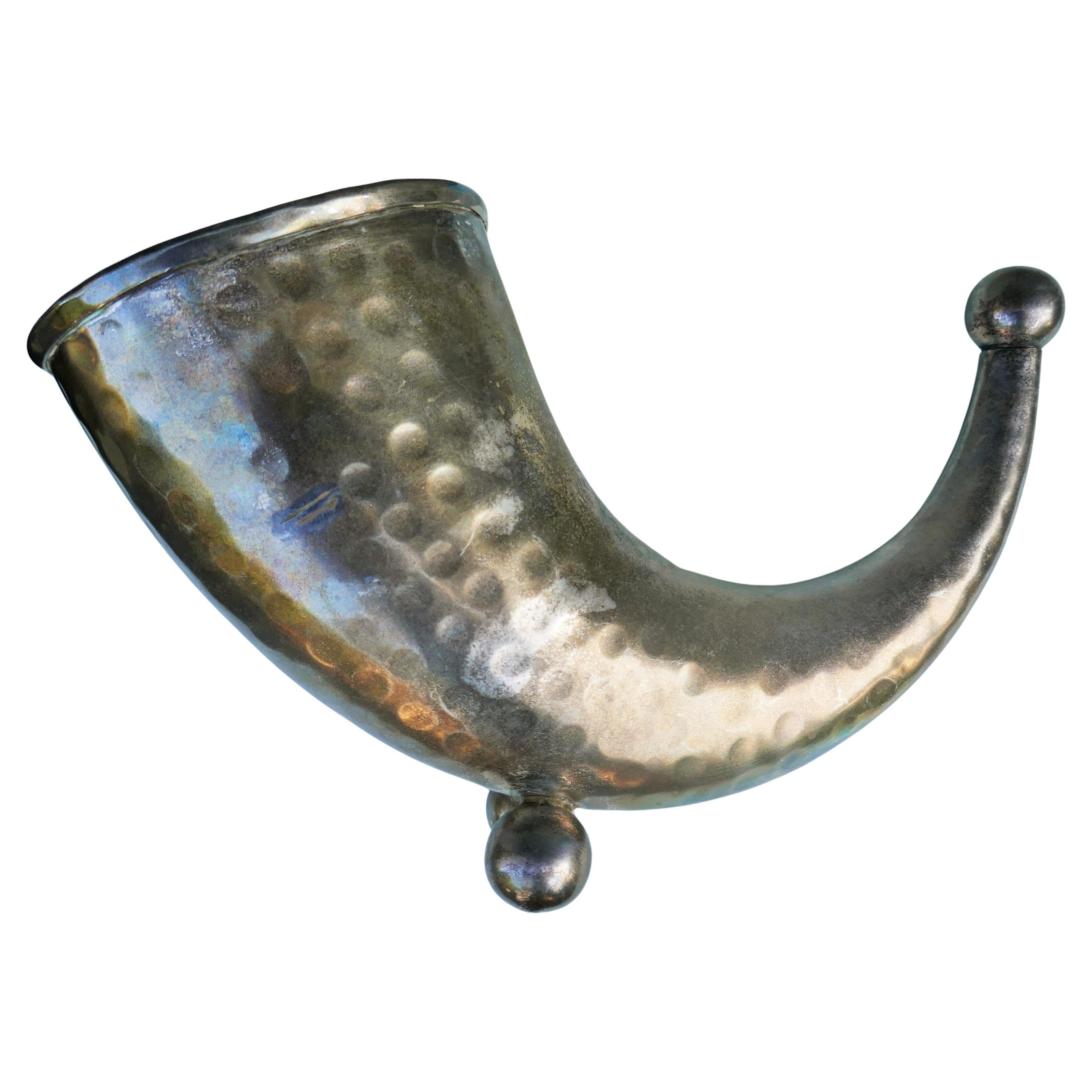 Füllhornblumenhalter aus Silber. Stanzen (Italian) im Angebot