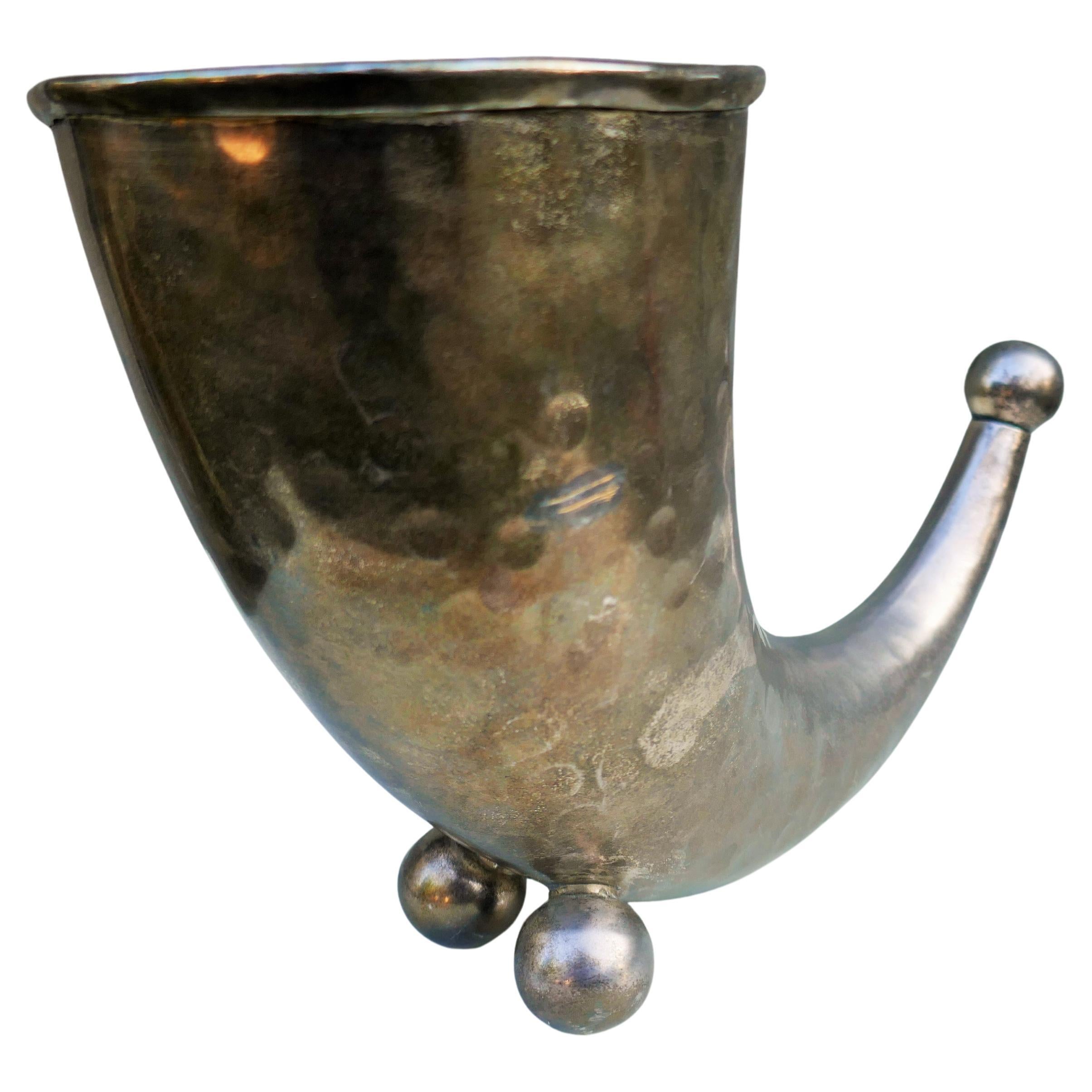 Füllhornblumenhalter aus Silber. Stanzen im Angebot 1