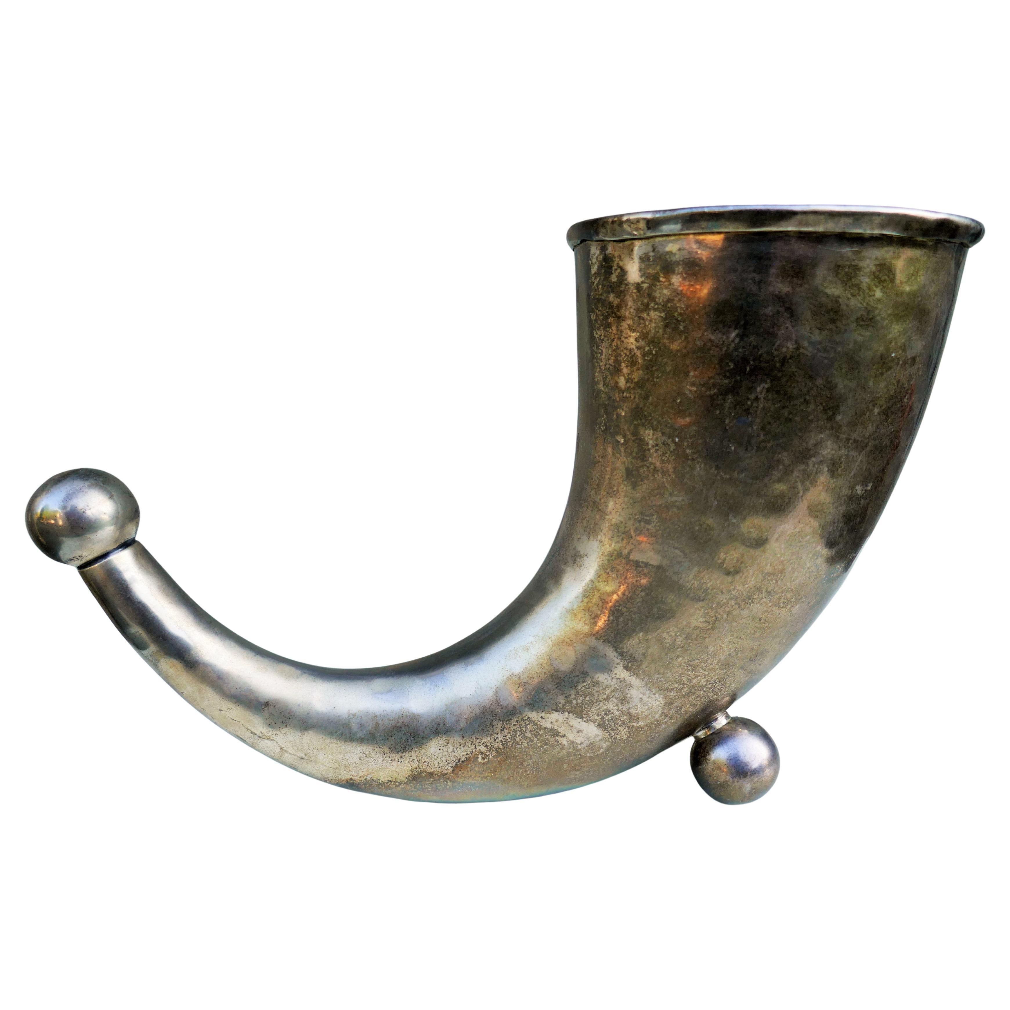 Füllhornblumenhalter aus Silber. Stanzen im Angebot
