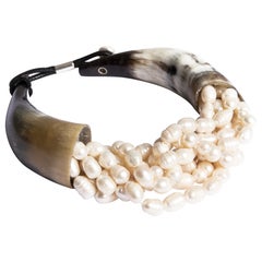 Cornucopia - Einzigartige Statement-Halskette aus Horn und Barockperlen