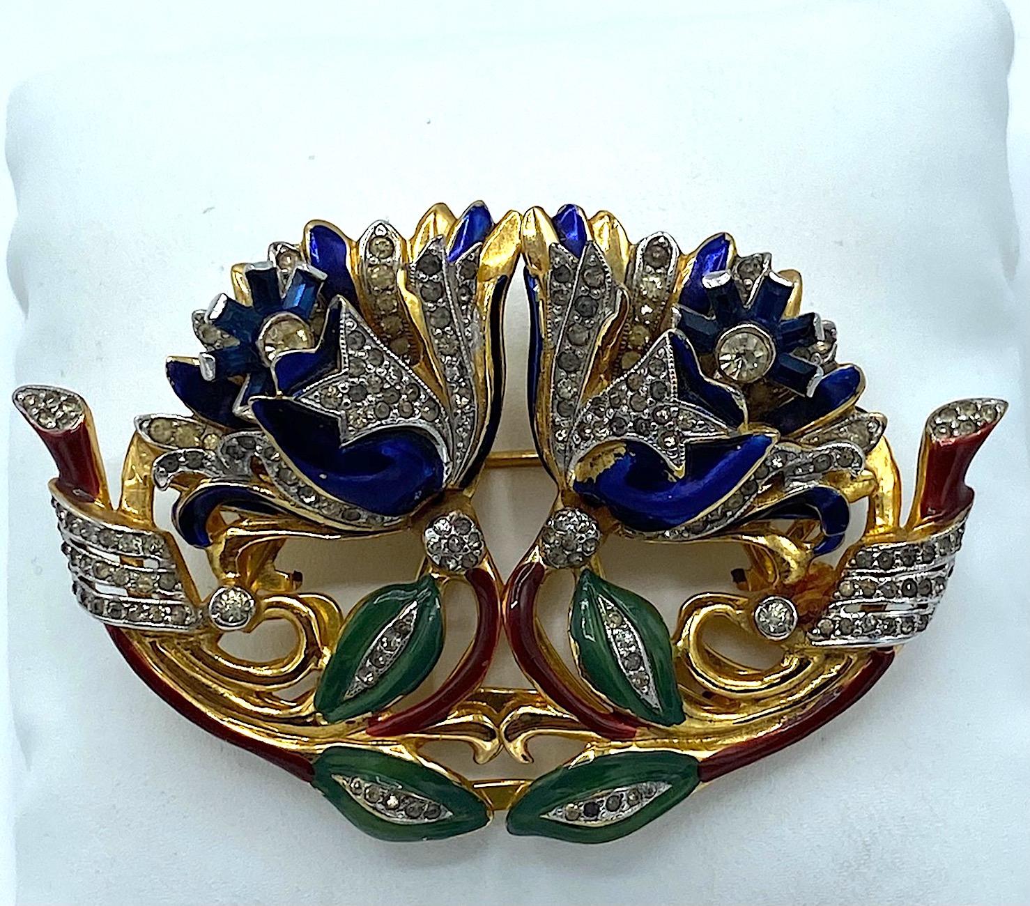 A rare model Coro trembler flower 1940s duette brooch by American fashion jewelry company Coro. Coro was the larges produce of fashion jewelry and operated from 1901 to 1978. The gold plate is shiny and rich in color with little to no wear. The