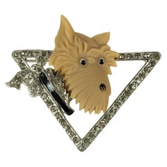 Broche Coro Art Decó de baquelita y pavé Scottie