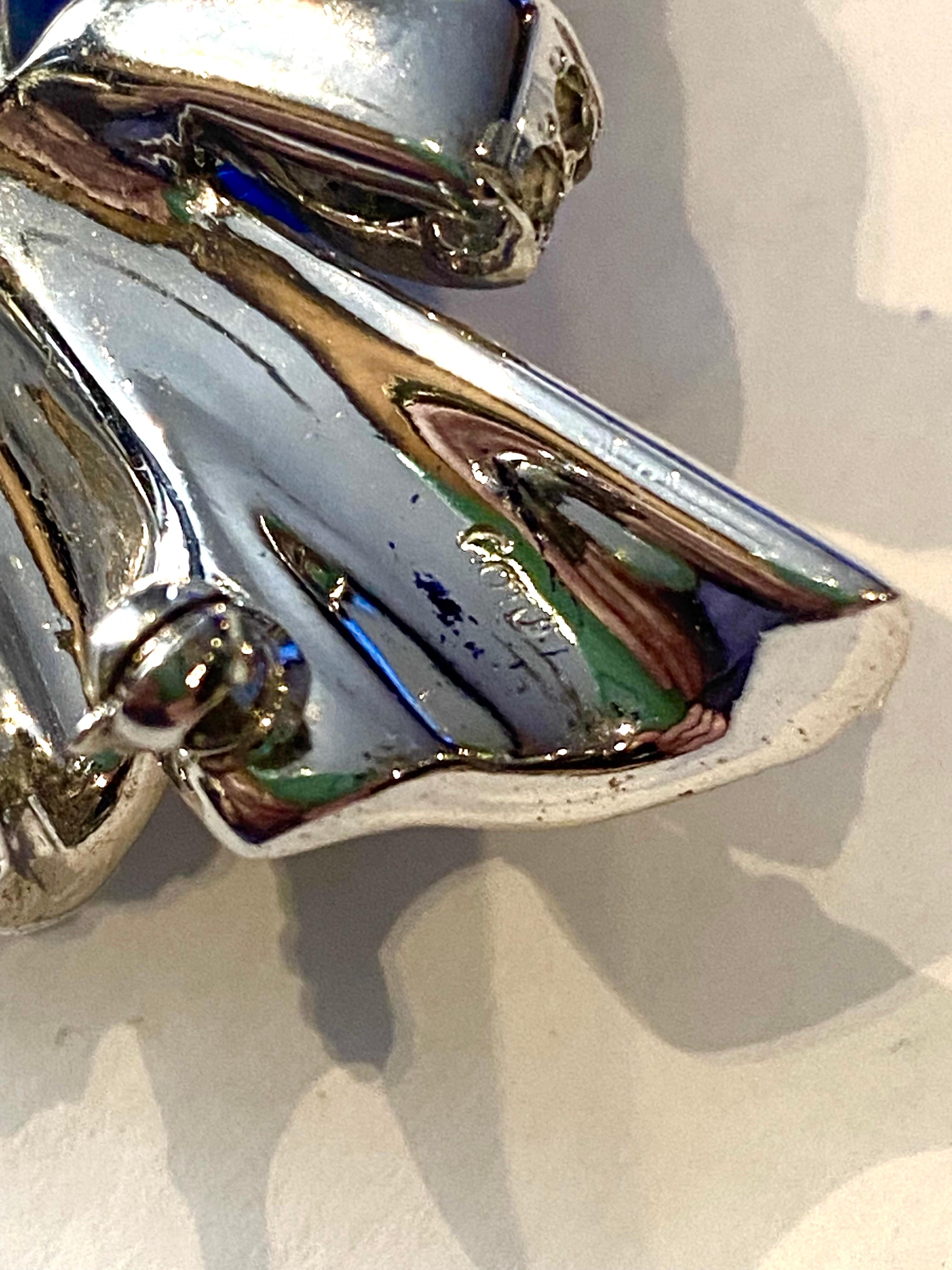 Spilla Coro Art Deco con pietra di luna blu e pave' di strass, CIRCA 1941 in vendita 5