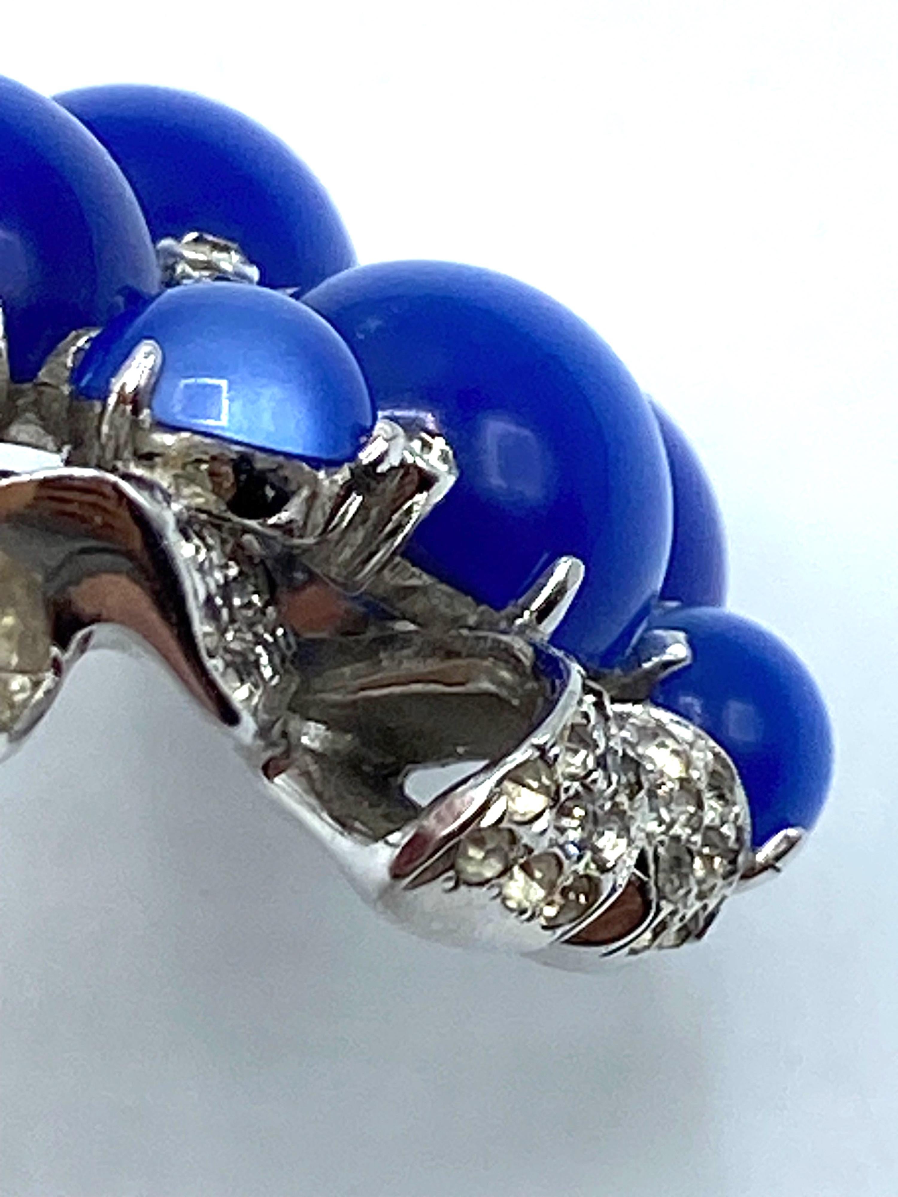 Spilla Coro Art Deco con pietra di luna blu e pave' di strass, CIRCA 1941 in vendita 2
