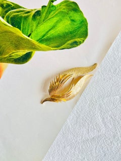 Coro Corocraft Vintage 1950s Gold Unisex Textured Wavy Tulip Leaf Feather Brooch