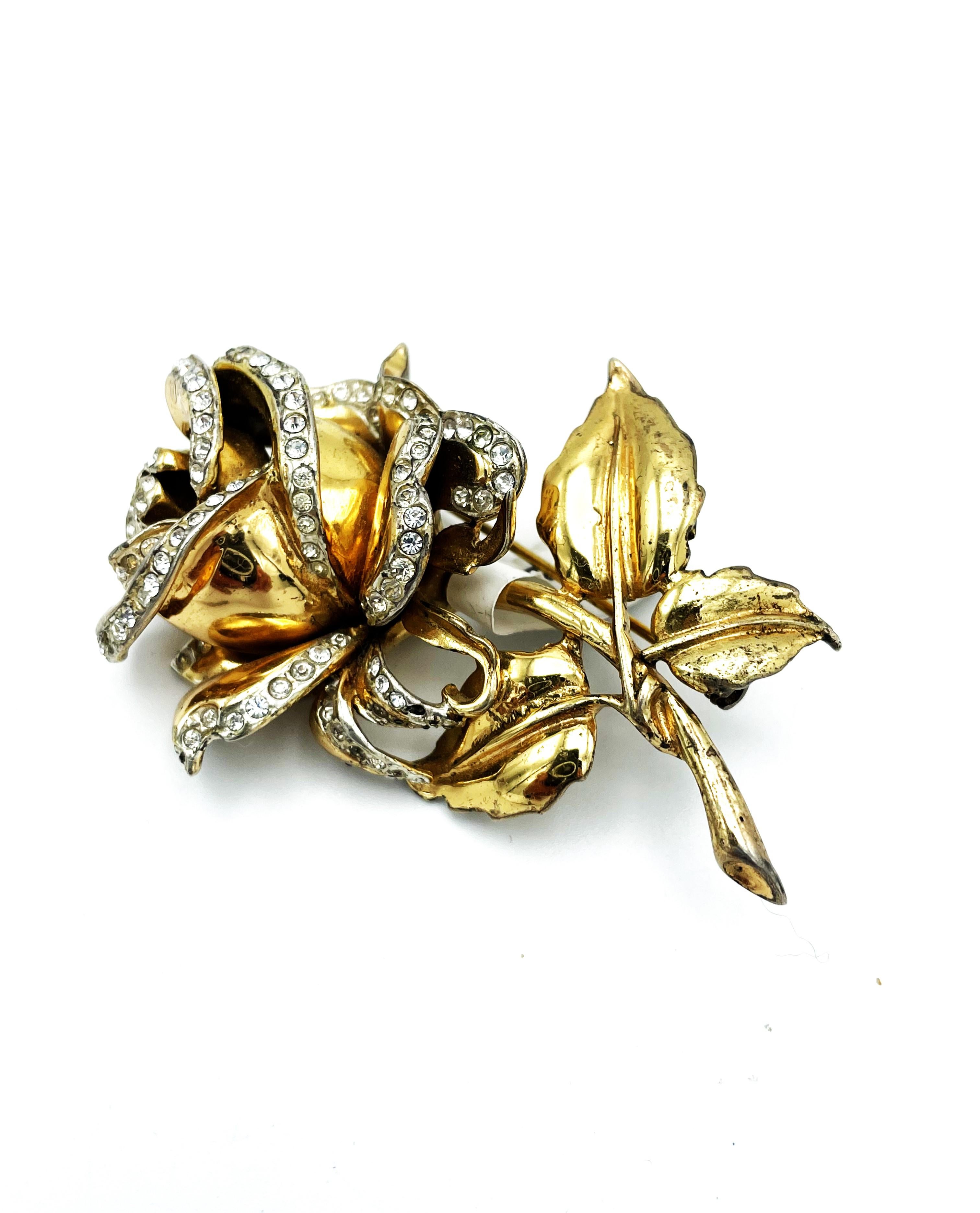 Coro Craft brooch in the shape of a rose, sterling gold plated, rhinestones 1940 In Good Condition For Sale In Stuttgart, DE