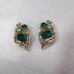 Green jewelry set: earrings, brooch, and necklace, vintage from the 1950s