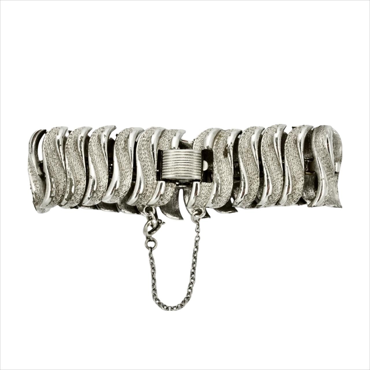 Coro Pegasus Bracelet a maillons textures et brillants en argent En vente sur 1stDibs