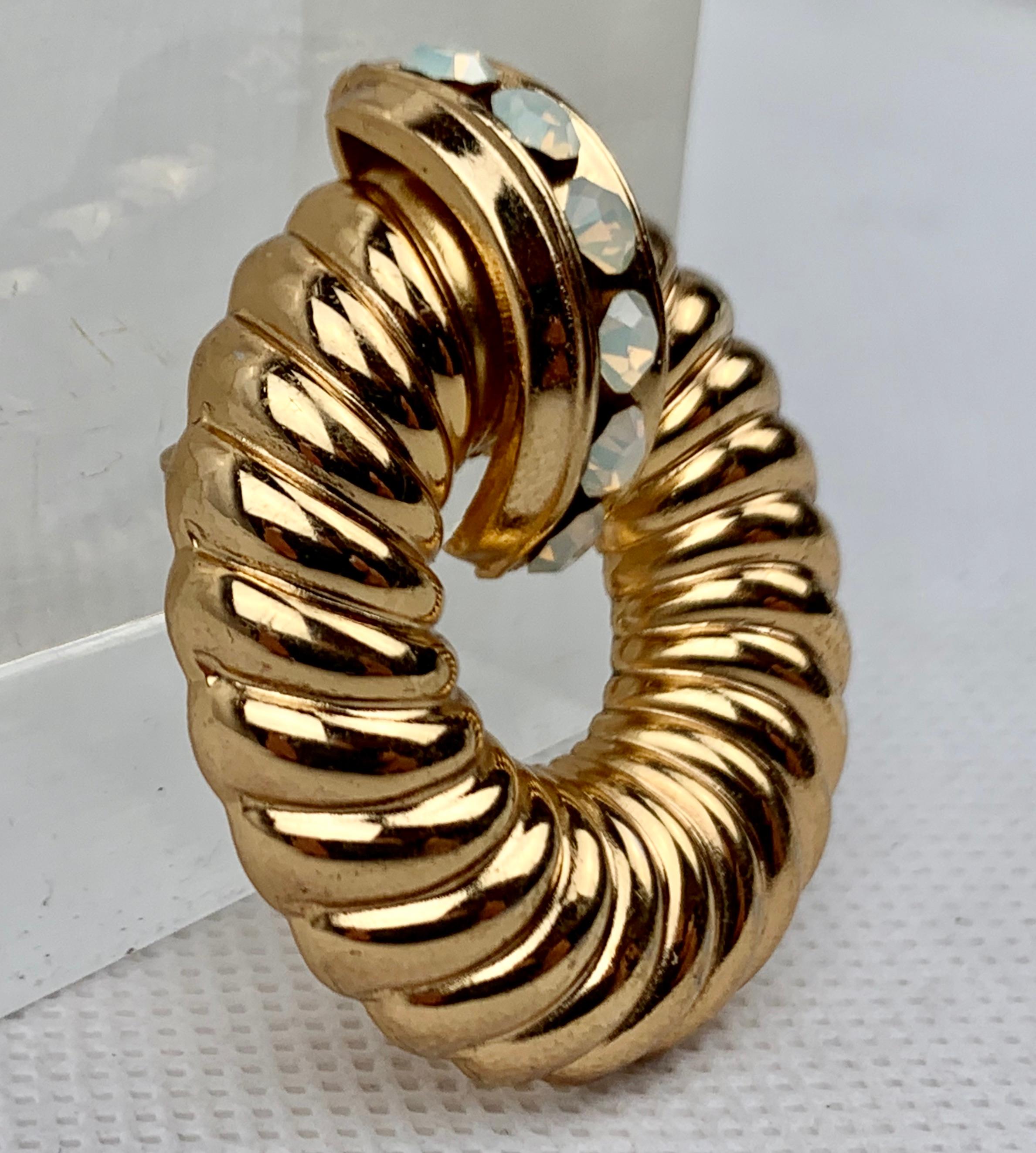 Shrimp Style Gold Filled Brooch by CORO, circa 1940s In Good Condition In West Palm Beach, FL