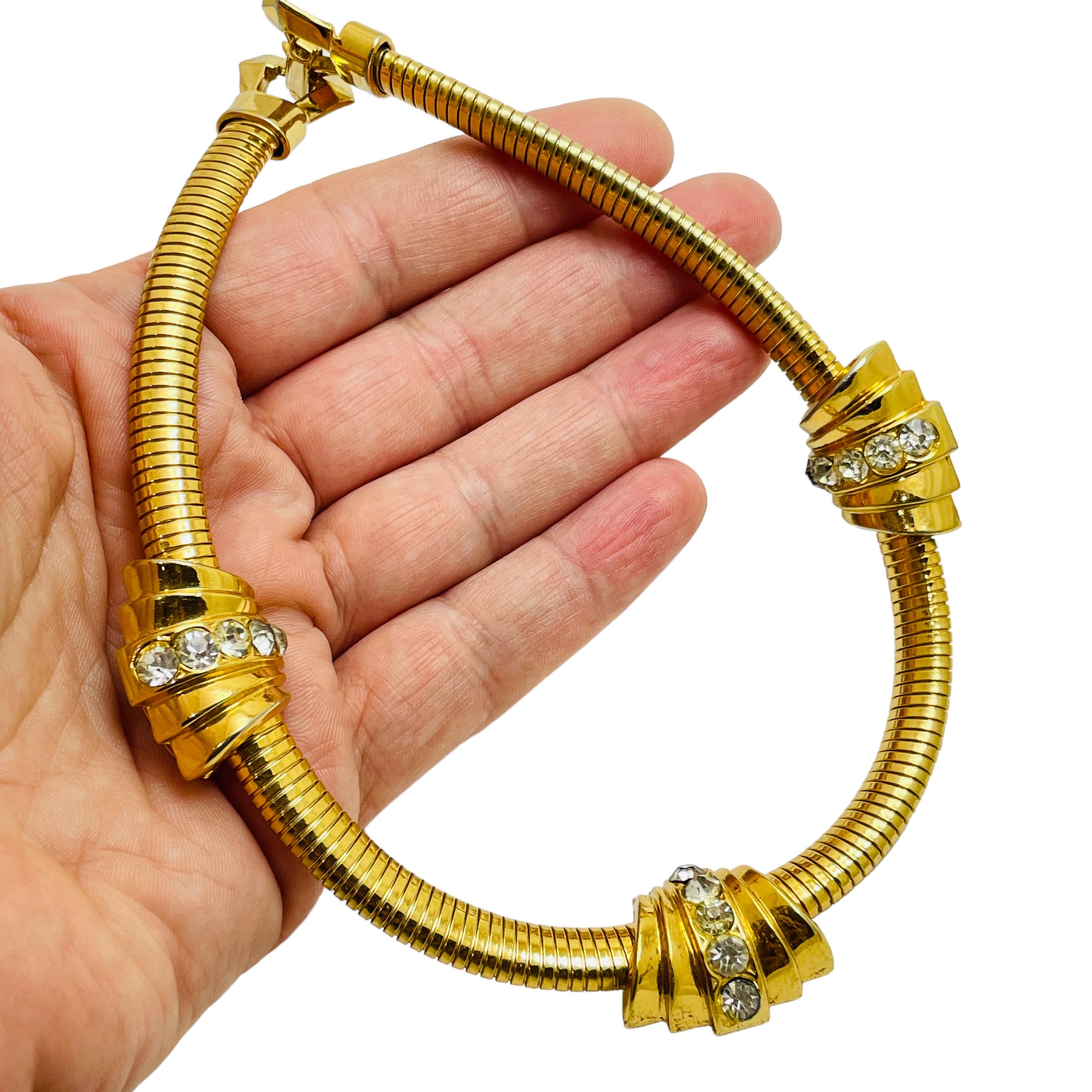 DETAILS

• signed CORO

• gold tone with rhinestones

• vintage designer necklace

MEASUREMENTS

• 

CONDITION

• excellent vintage condition with minimal signs of wear

❤️❤️ VINTAGE DESIGNER JEWELRY ❤️❤️
❤️❤️ ALEXANDER'S BOUTIQUE ❤️❤️