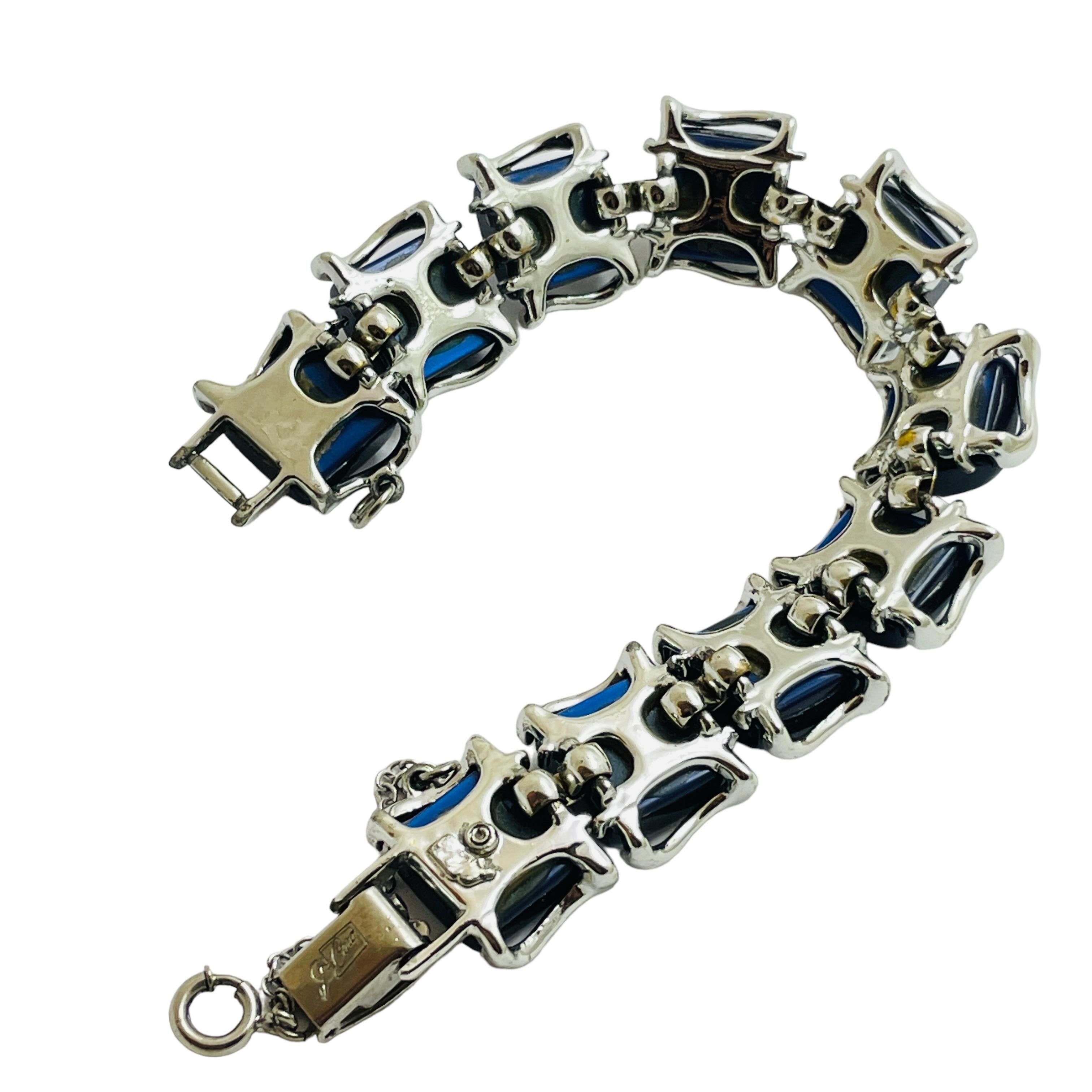 CORO signiertes silberfarbenes Thermoset marineblaues Gliederarmband mit silberfarbenem Thermoset Damen im Angebot