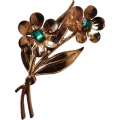 Coro Sterling Vermeil Floral Brosche mit grünem Glas Zentren, 1940er Jahre