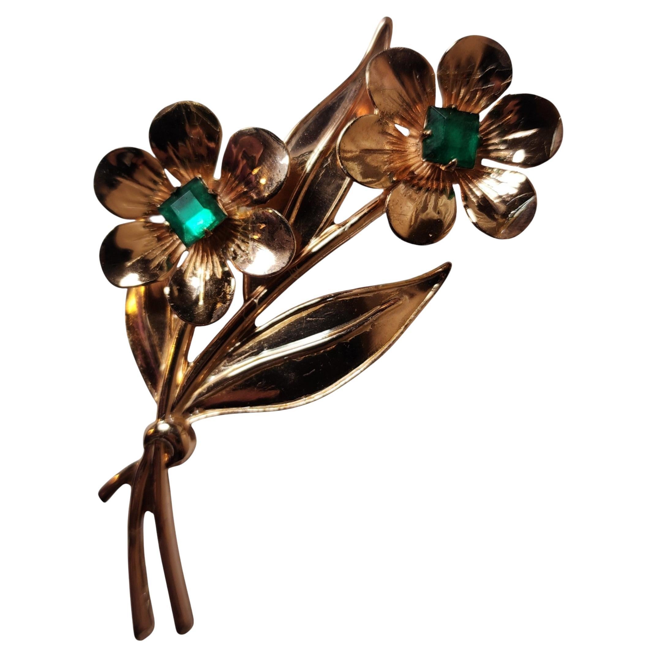 Coro Broche Floral en Vermeil de Esterlina con Centros de Cristal Verde, Década de 1940